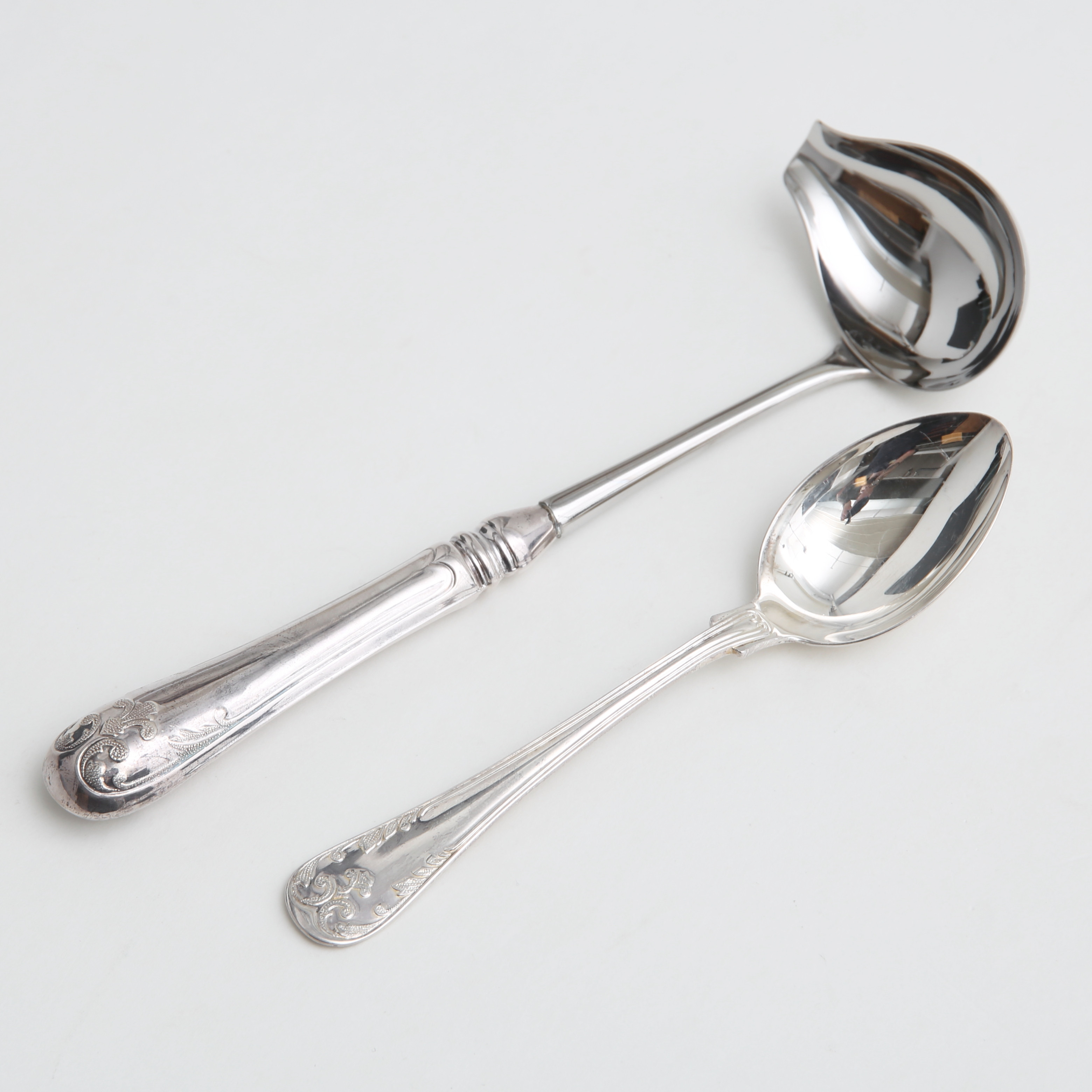 SOPPSLEV samt SKED, "Franska Liljan", 830 silver, 151 gram, 1990-tal.