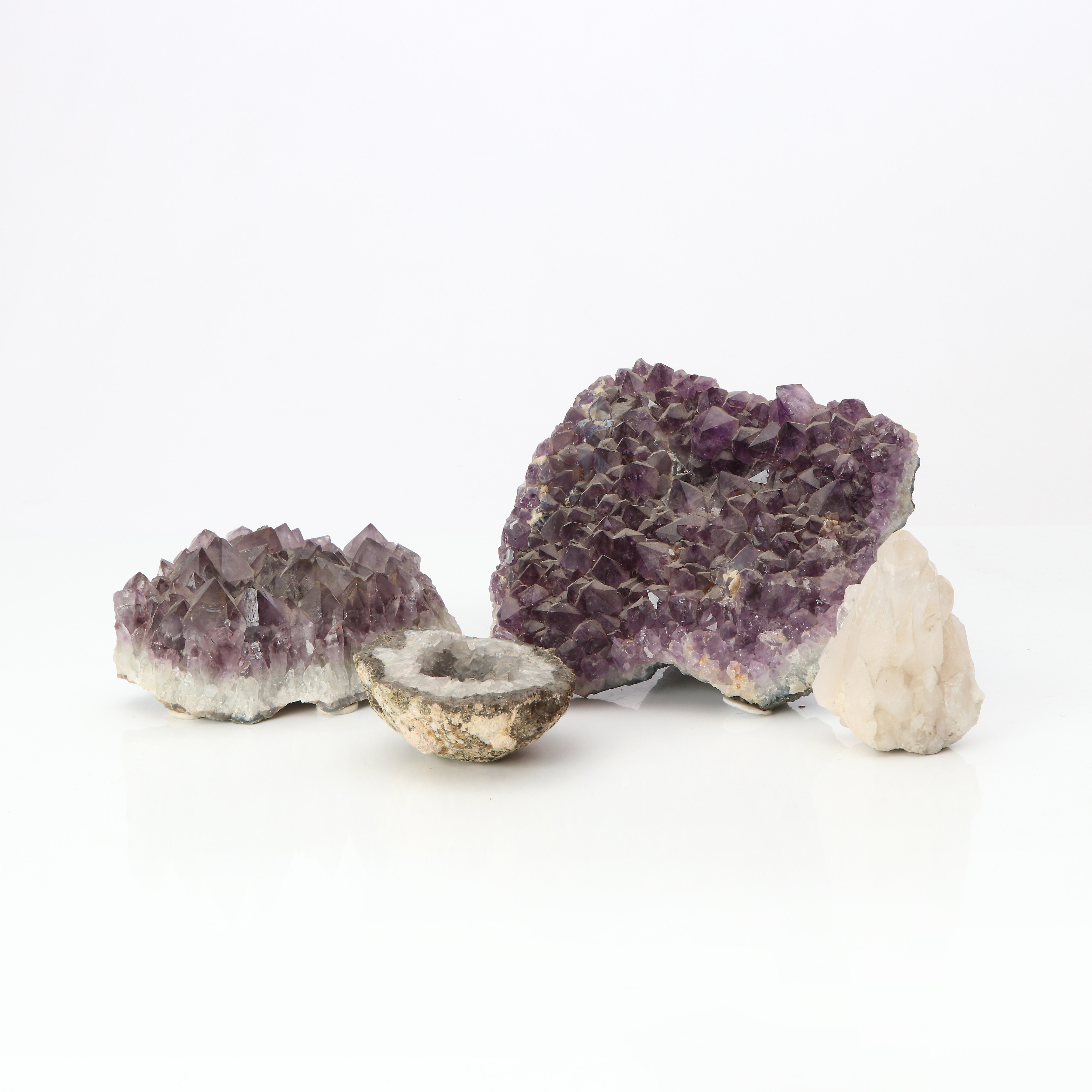 MINERALER, FYRA DELAR. Bl.a. Ametister och bergskristall.