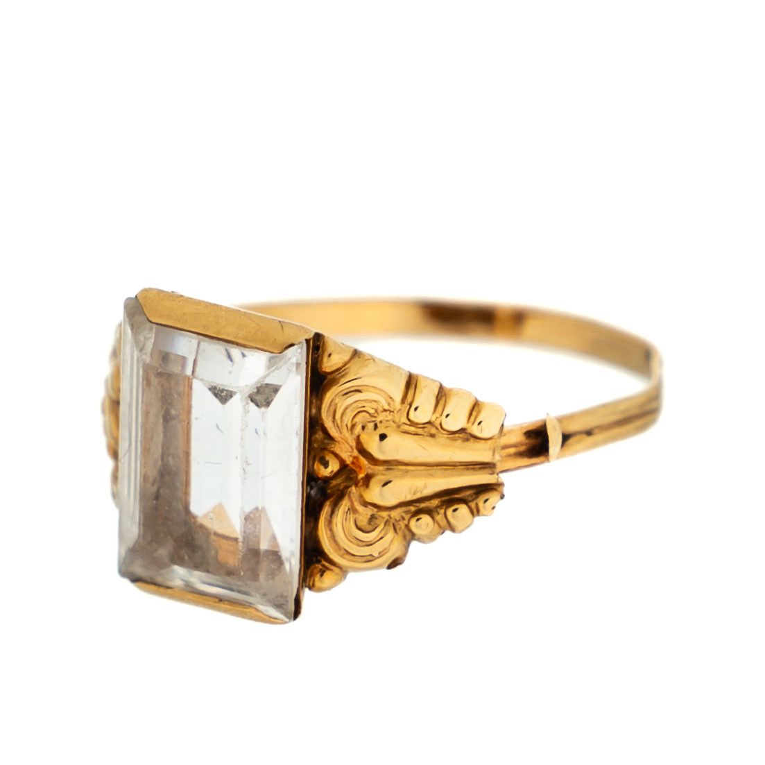 RING. 18K Guld med bergskristall 1900-tal.