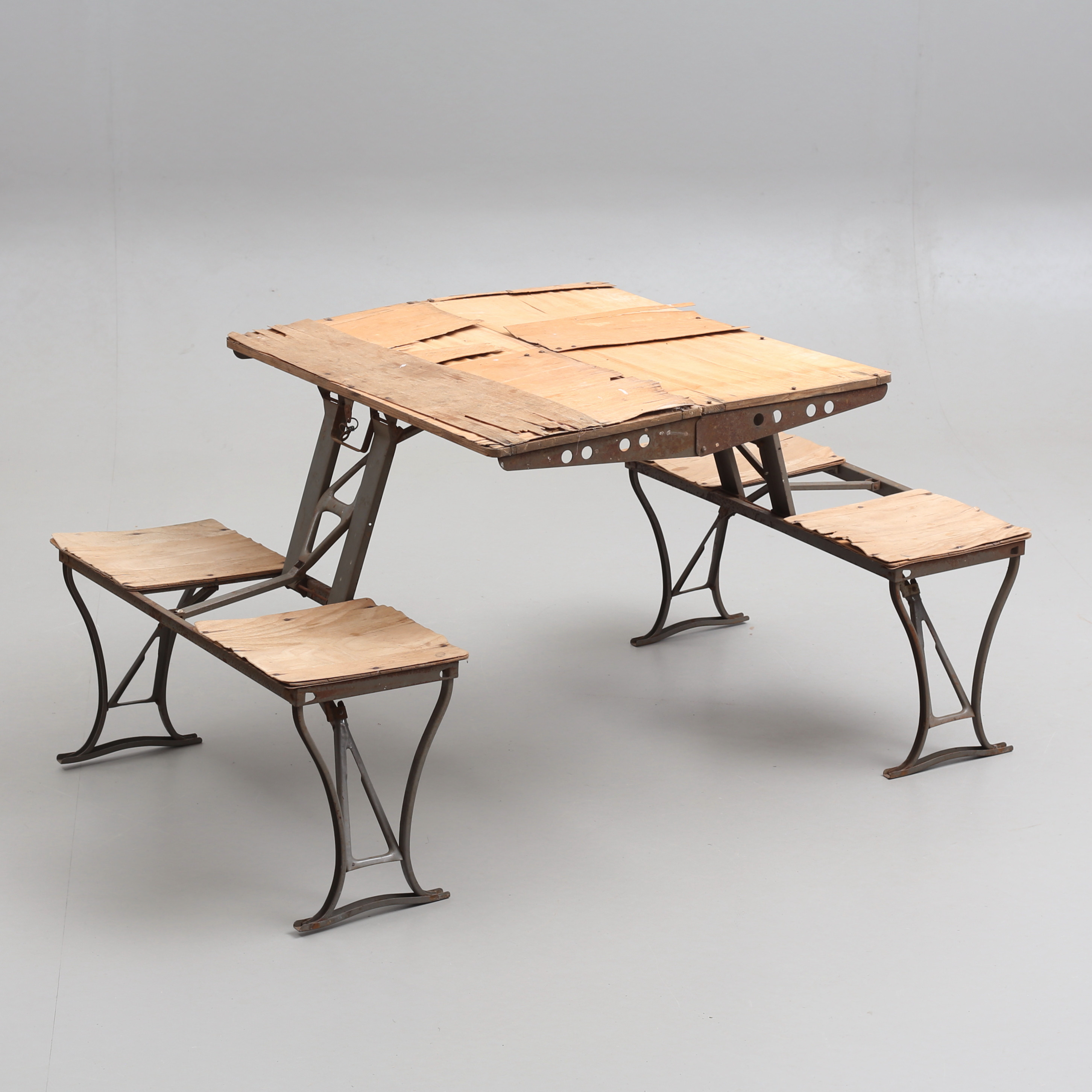 FÄLLBART BORD, Militärt, 1900-talets mitt.
