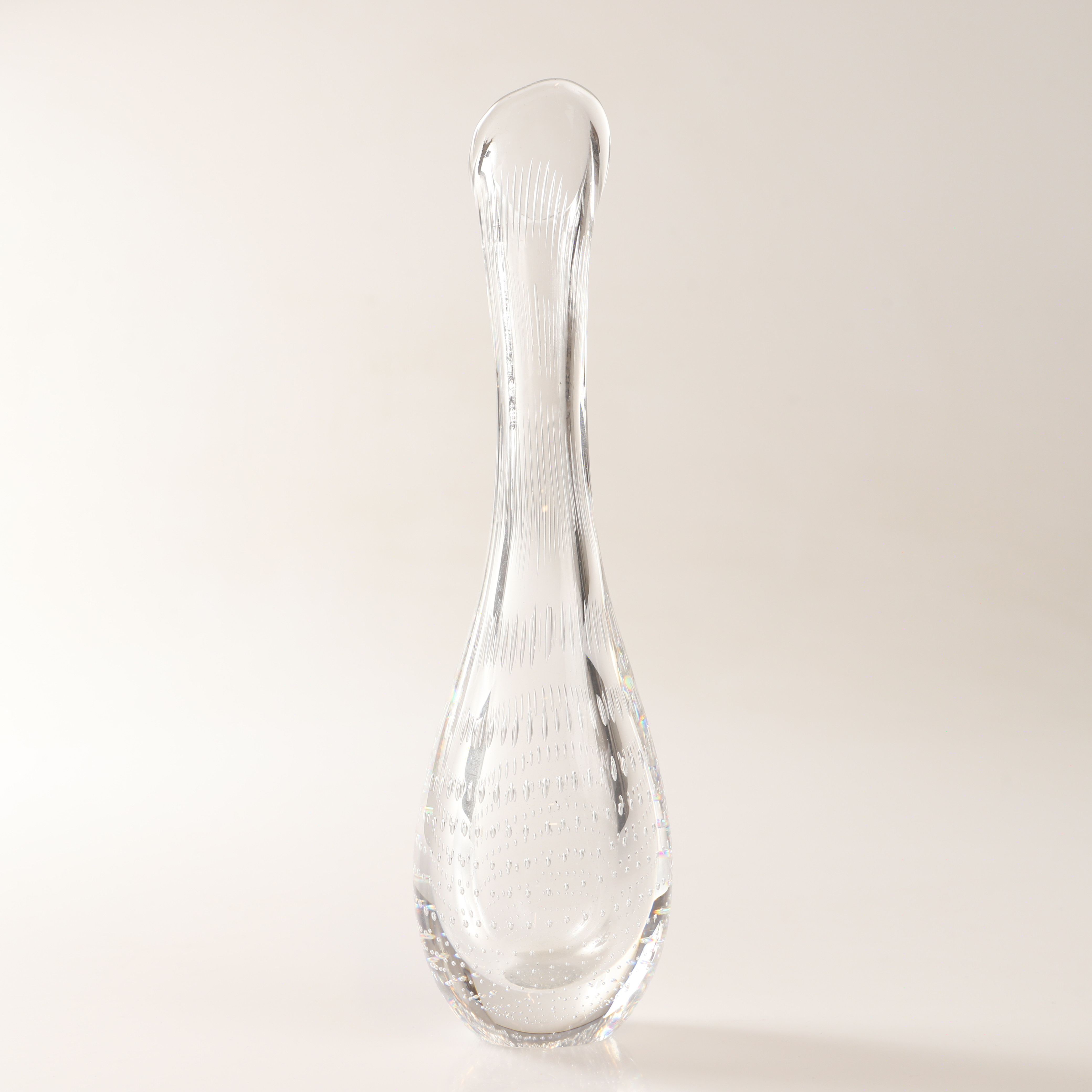 VICKE LINDSTRAND. Vas, Glas med luftbubblor, Kosta, 1900-talets mitt.