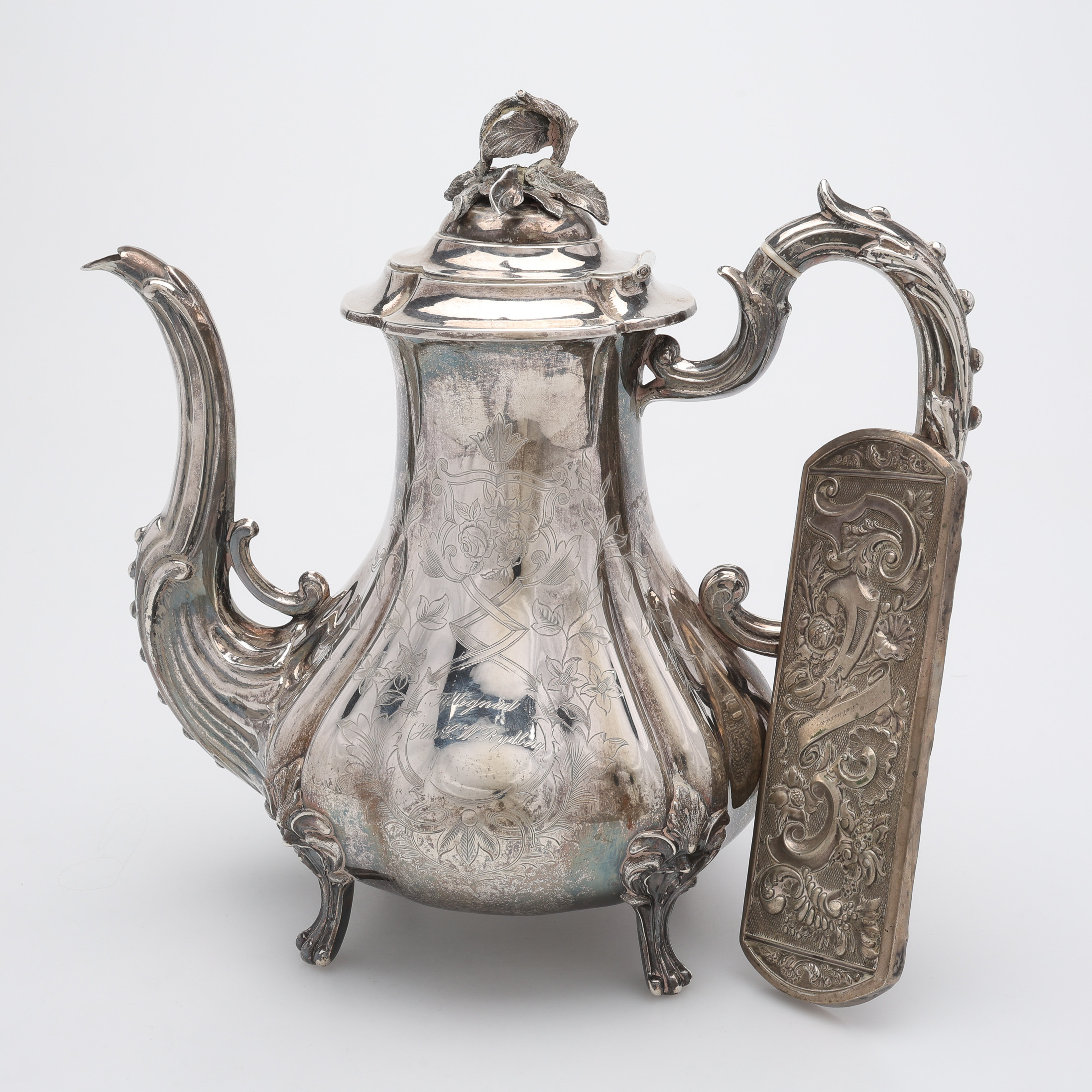 KAFFEKANNA SAMT ETT DEKORELEMENT, silver, C. Holm, Malmö, 1873, mm. total vikt med isolatorer av cellulosaacetat 1048 g.