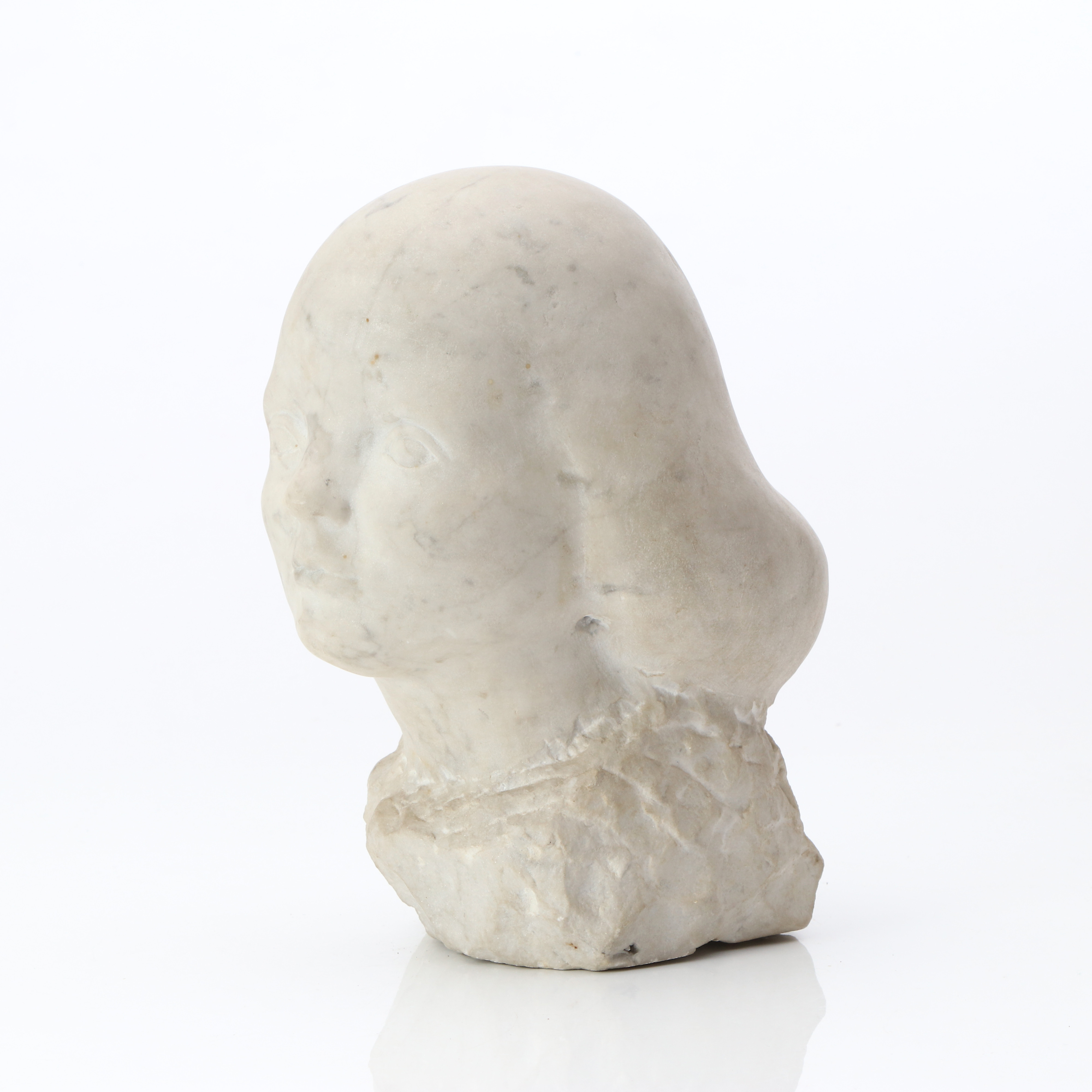 HELGE HÖGBOM. SKULPTUR. Marmor. Flickhuvud. Signerad.