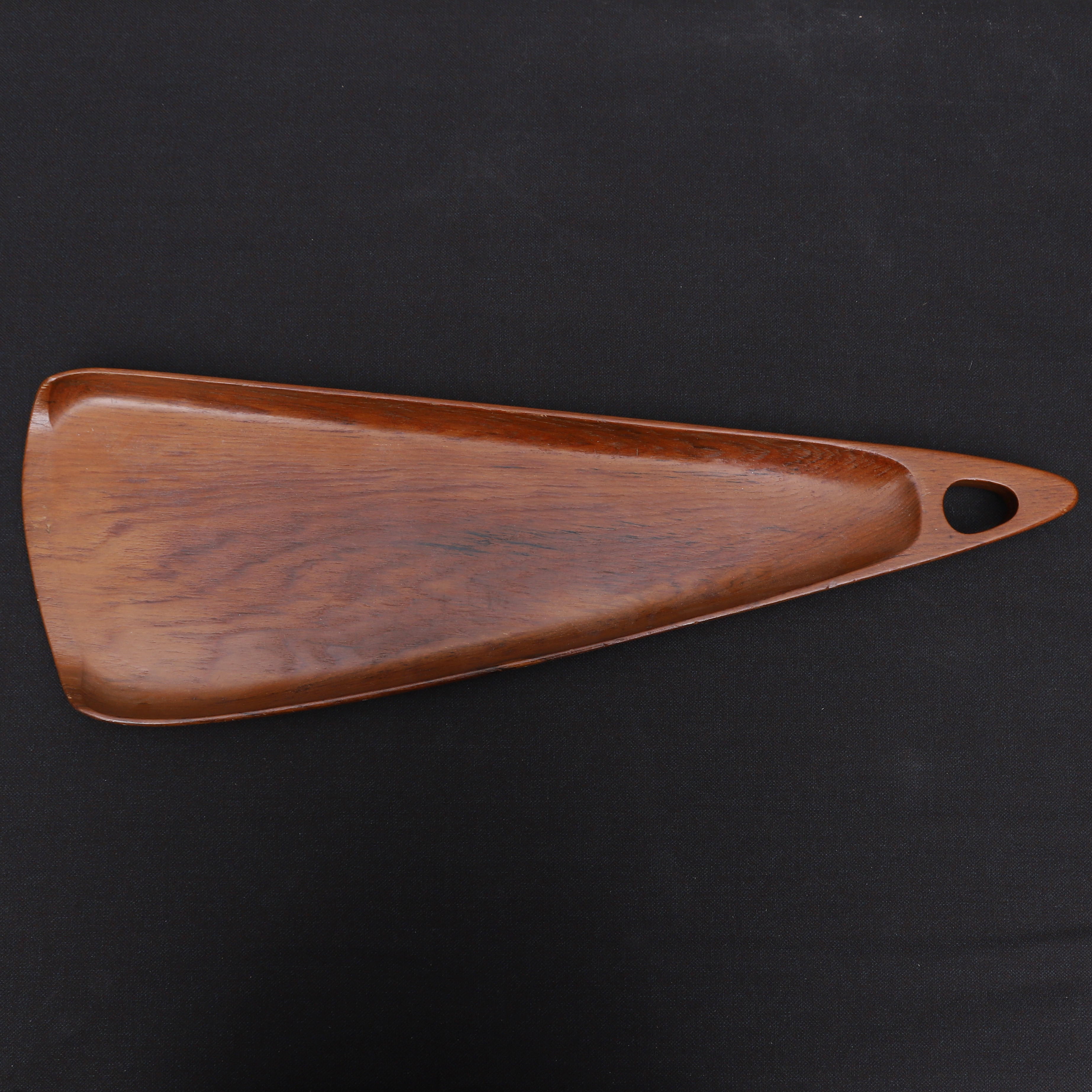 BRICKA, teak, Söwe konst, Sövestad, 1900-talets mitt.