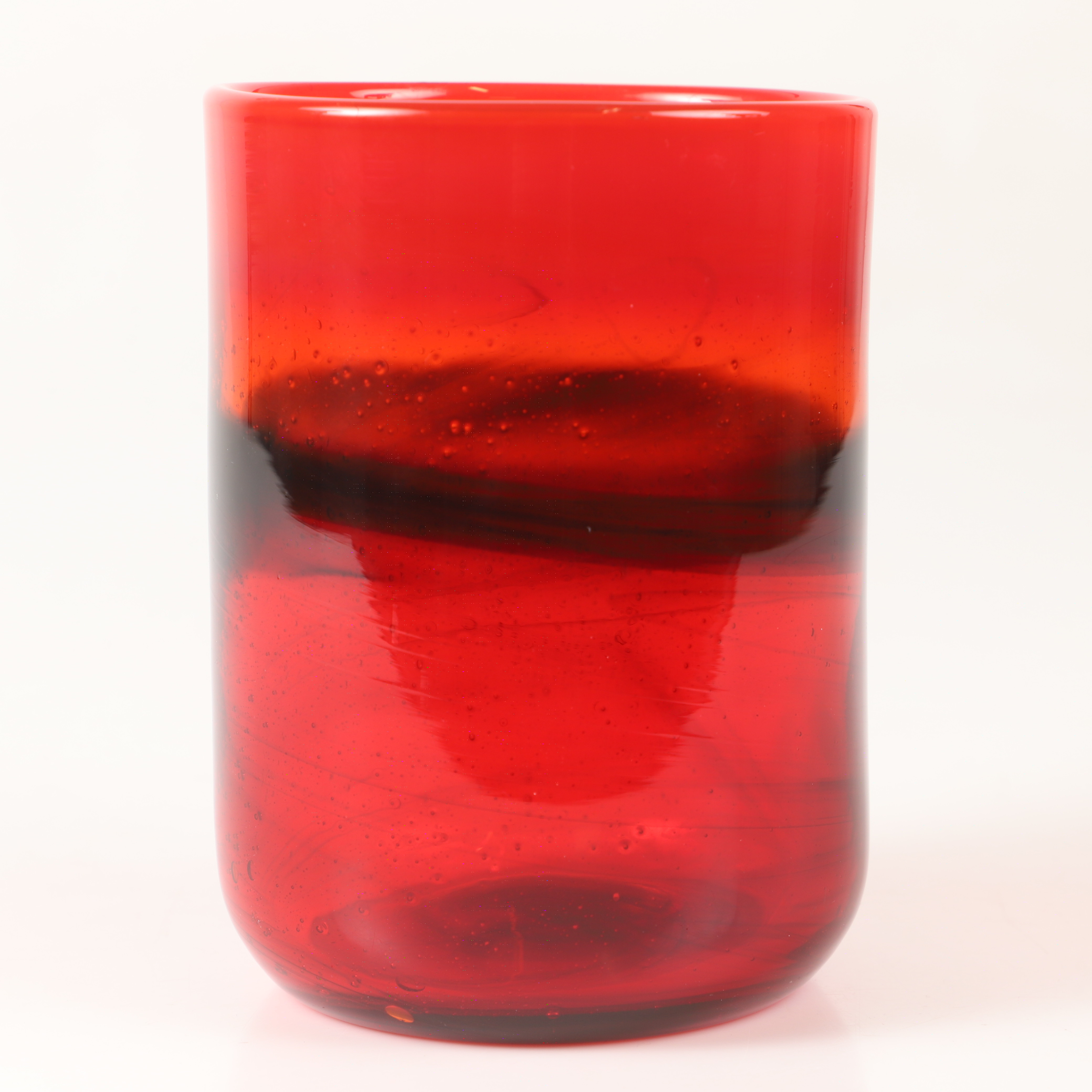 ERIK HÖGLUND. Vas, rött glas, 1900-tal.