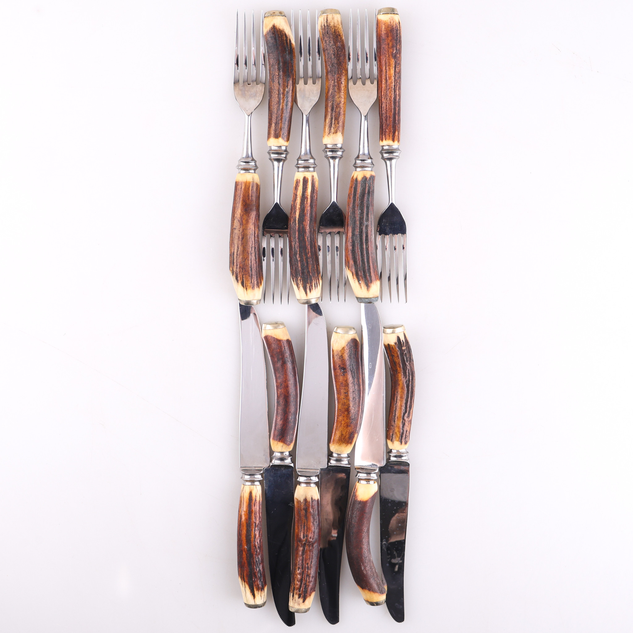 MATBESTICK, 6 + 6 delar, rostrfitt, handtag av horn, Cooper Bros & Sons, Sheffields England.
