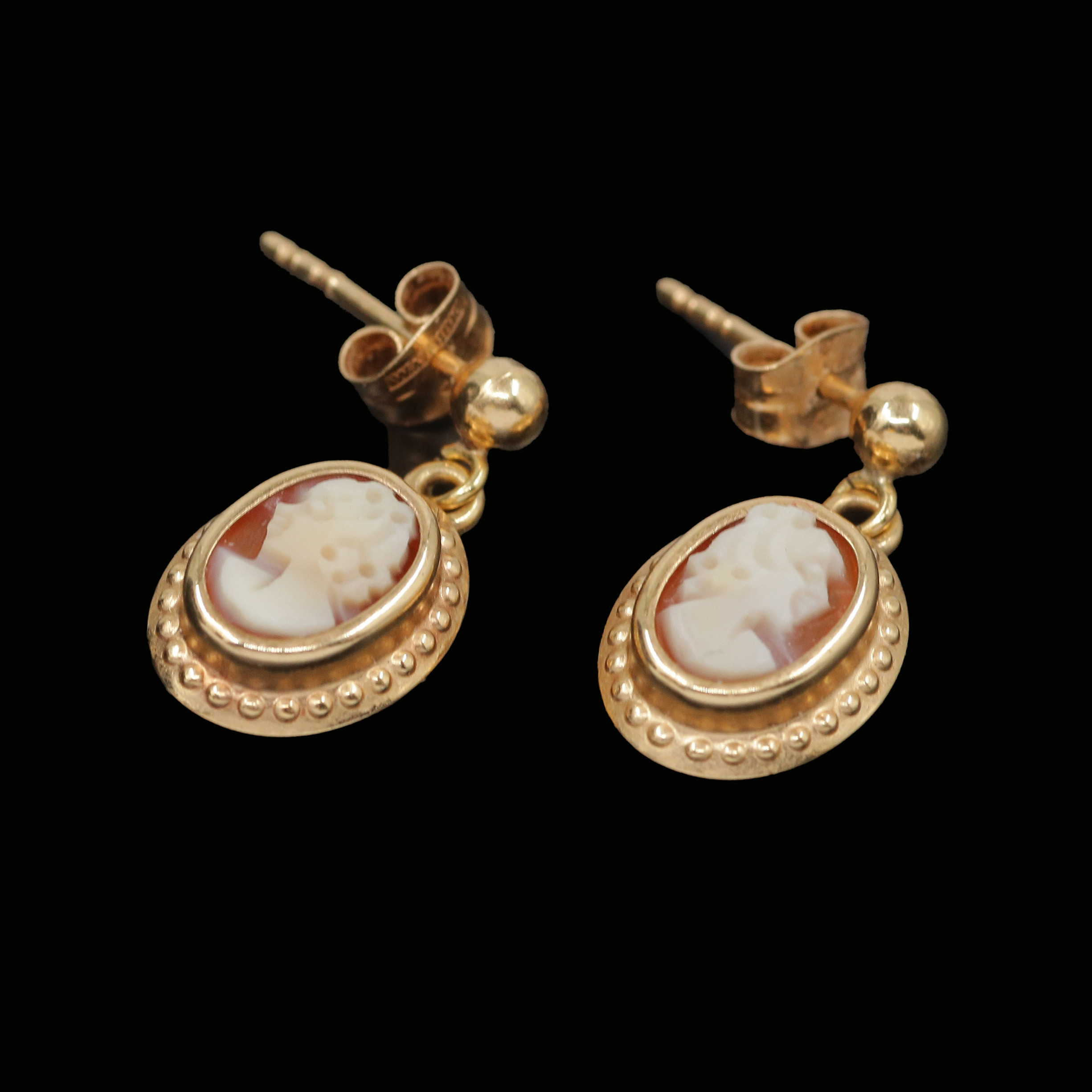 WIKTORSSON & ARNESSON, CAMÉÖRHÄNGEN, 1 PAR, 18K GULD, SÄVSJÖ.