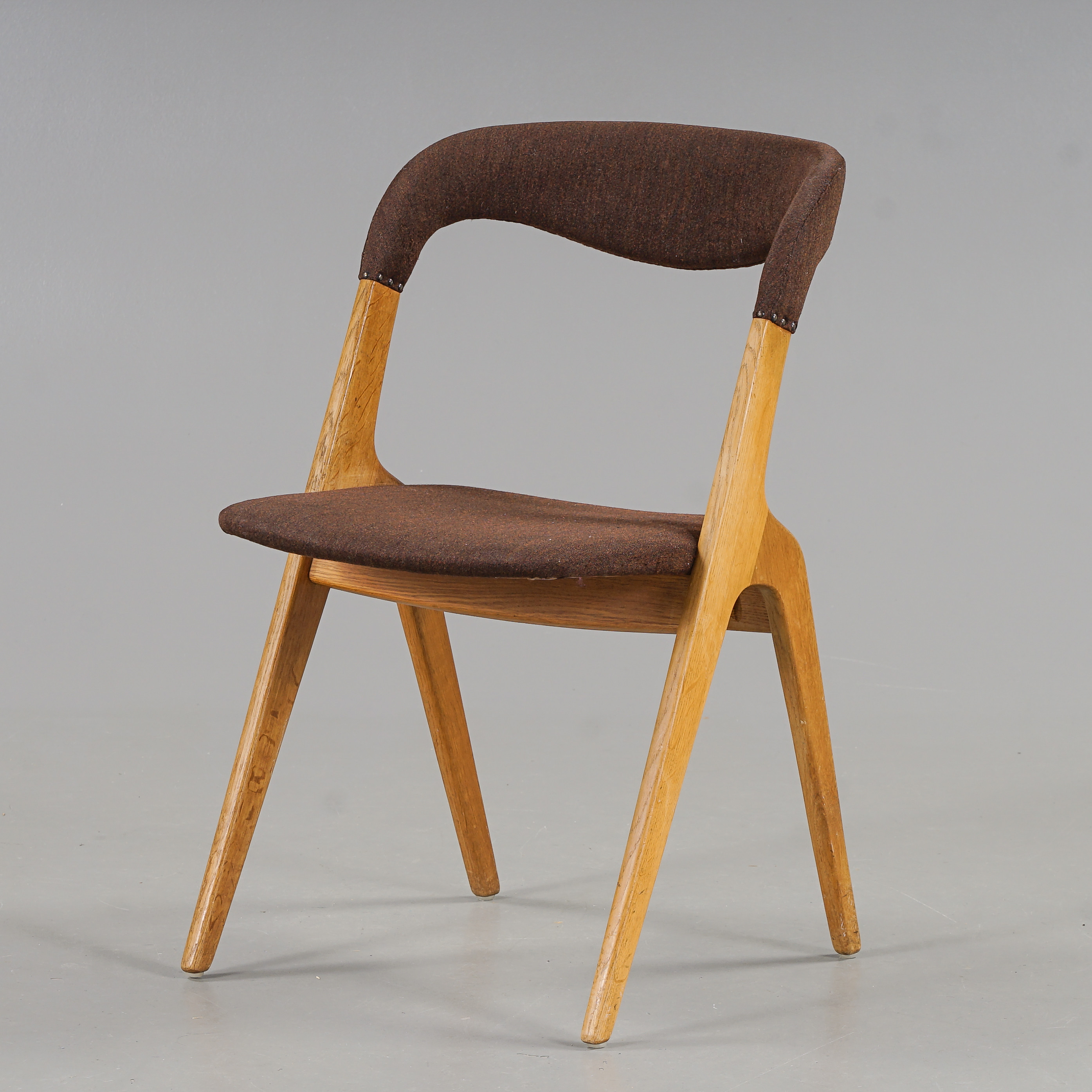 JOHANNES ANDERSEN. Stol "Sonja Chair" Ek, Vamo, Sønderborg, Danmark, 1950/60-tal.