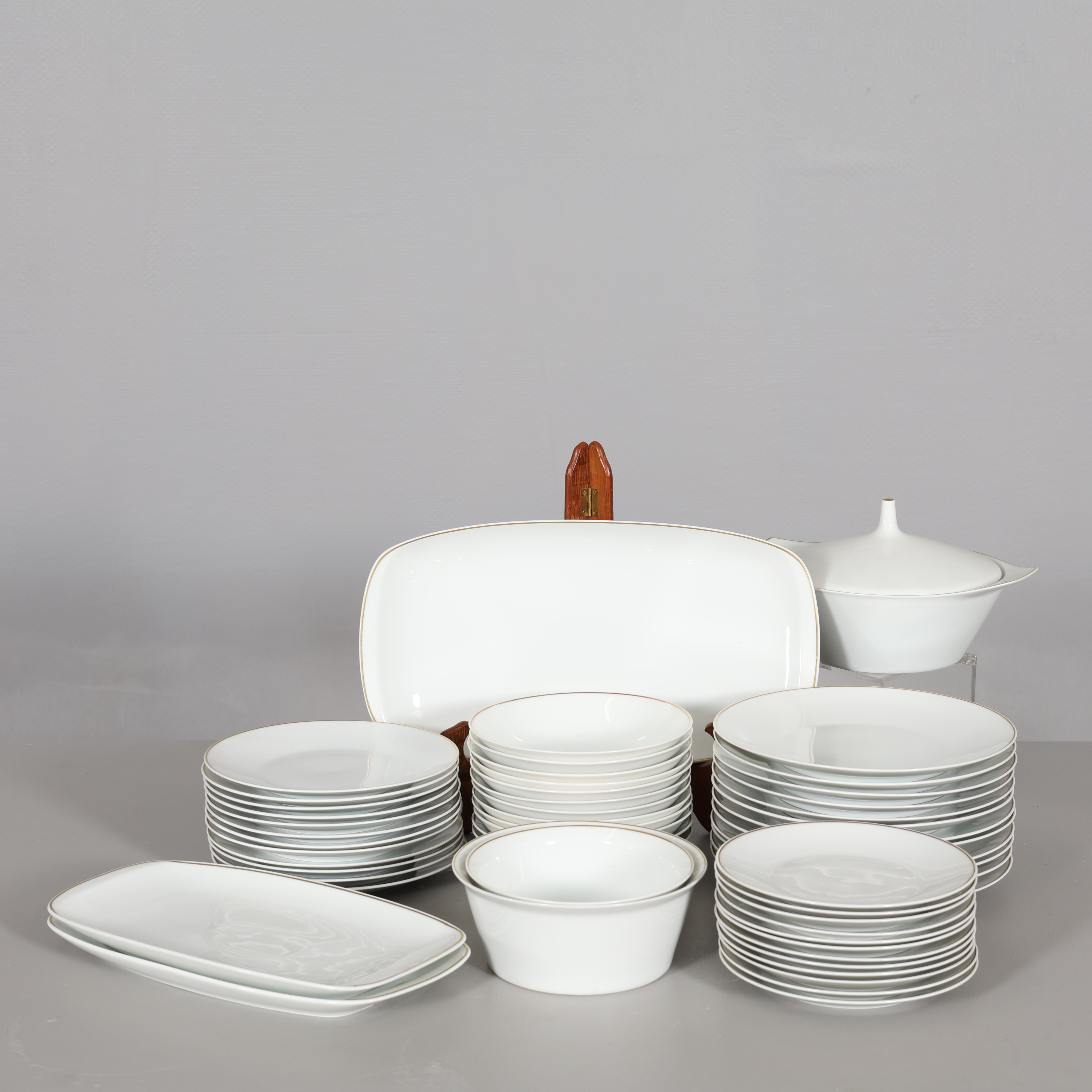 MATSERVIS, 54 delar, porslin, "Linear Berlin", Rosenthal, Tyskland.