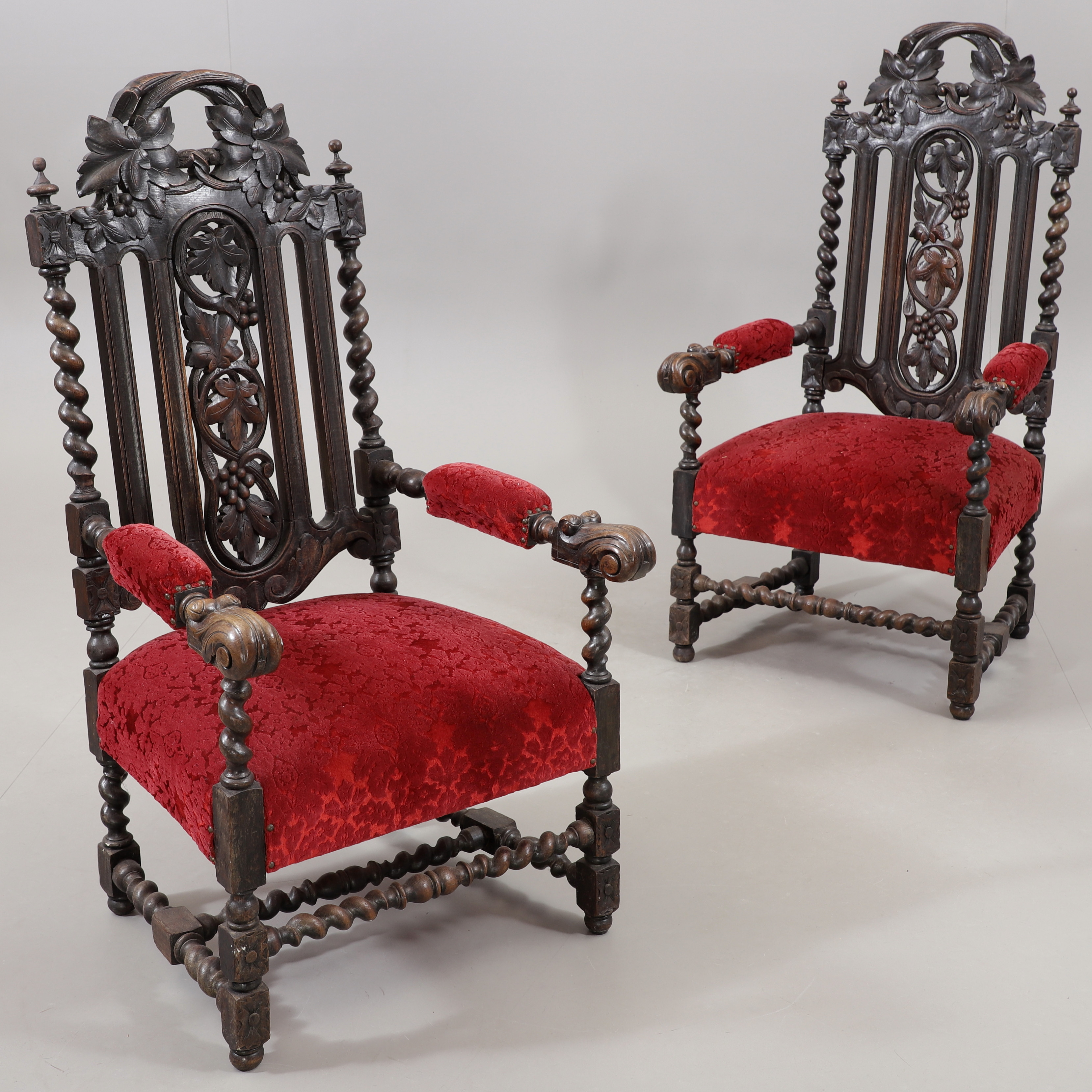 KARMSTOLAR/LÄNSSTOLAR, ett par, barockstil, 1900-tal.