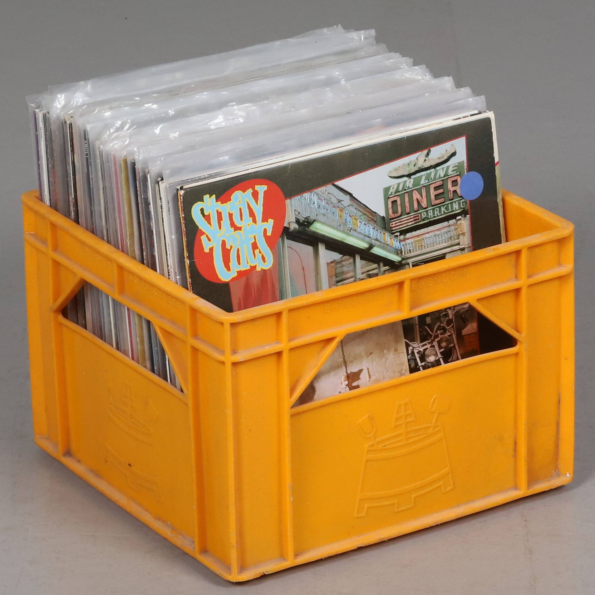 VINYLSKIVOR, mestadels hårdrock, bla Deep Purple, DIO, AC/DC, Judas Priest, Rainbow, Shakin Stevens, Saga, Joan Jett, ca 70 st skivor.
