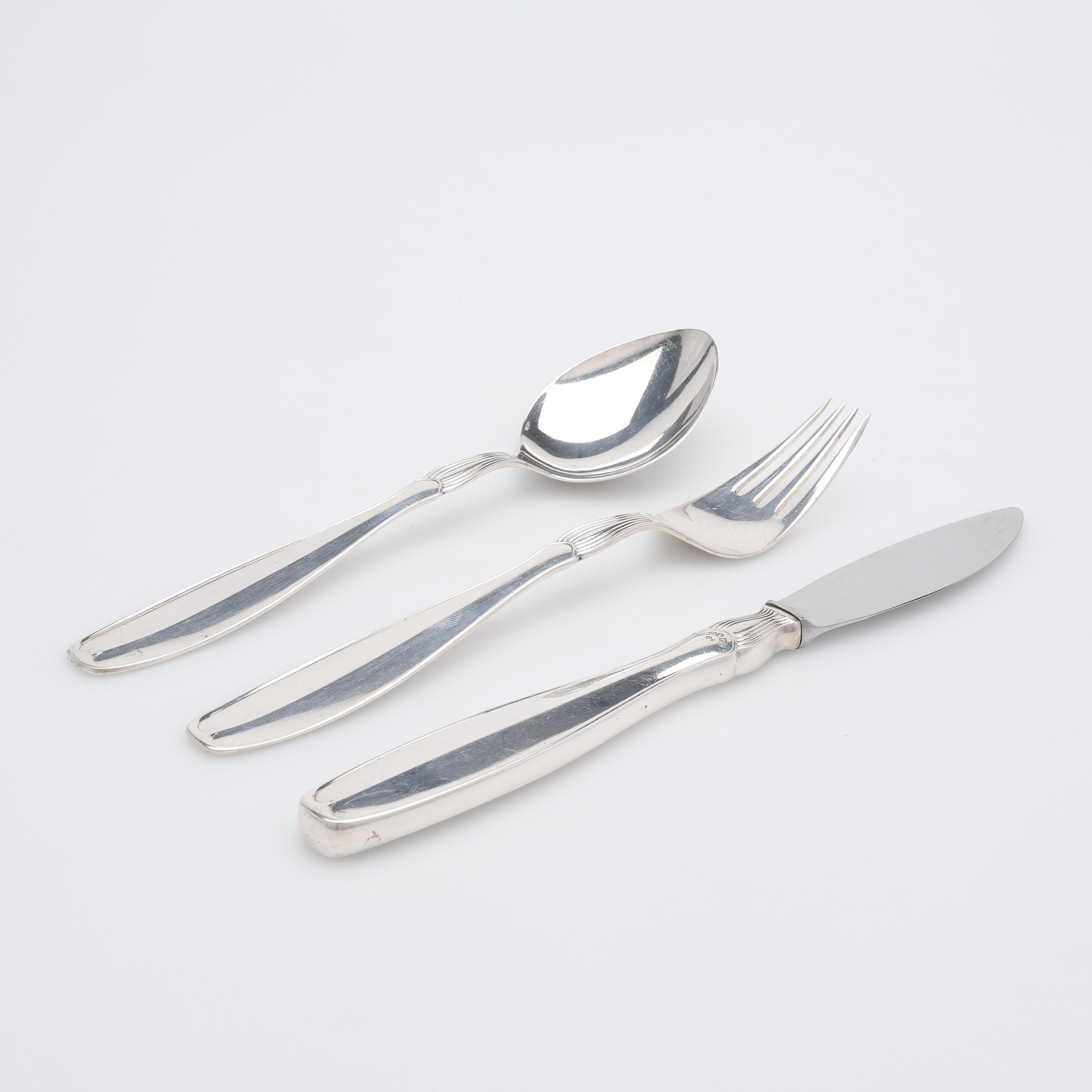 BESTICKDELAR, 12+12+12 ST, silver, "Vängåva", GAB, Stockholm, 1960-tal. 1014 g exklusive knivar med stålblad.