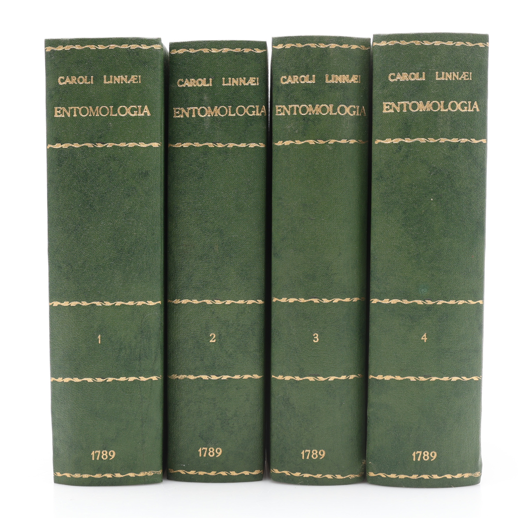 CARL VON LINNÉS ENTOMOLOGIA FAUNA SUECICAE DESCRIPTIONIBUS 1789. UTARBETAD AV DEN FRANSKA ENTOMOLOGEN CAROLO DE VILLERS.
