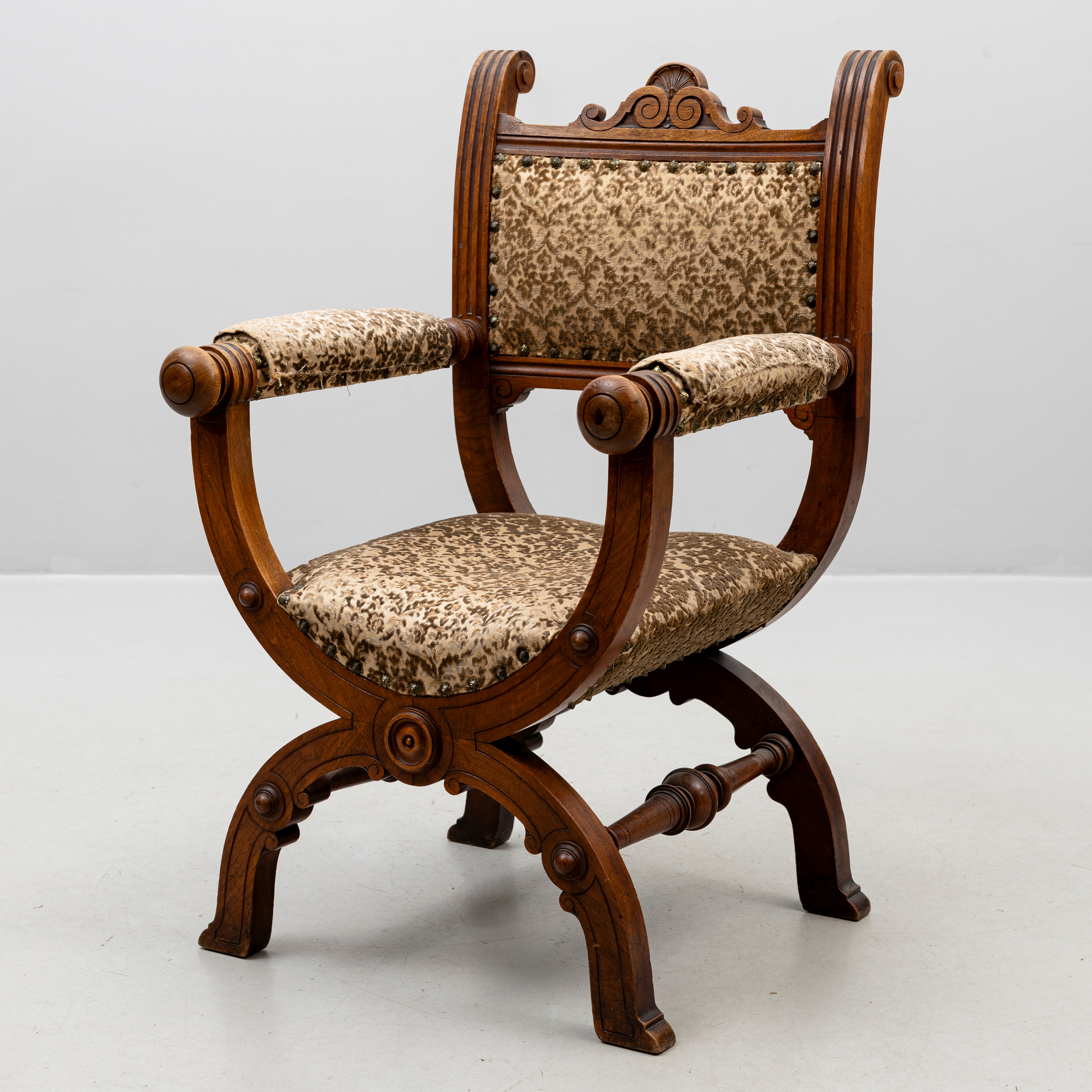SKRIVBORDSSTOL. trä, renässans-stil, 1900-tal.