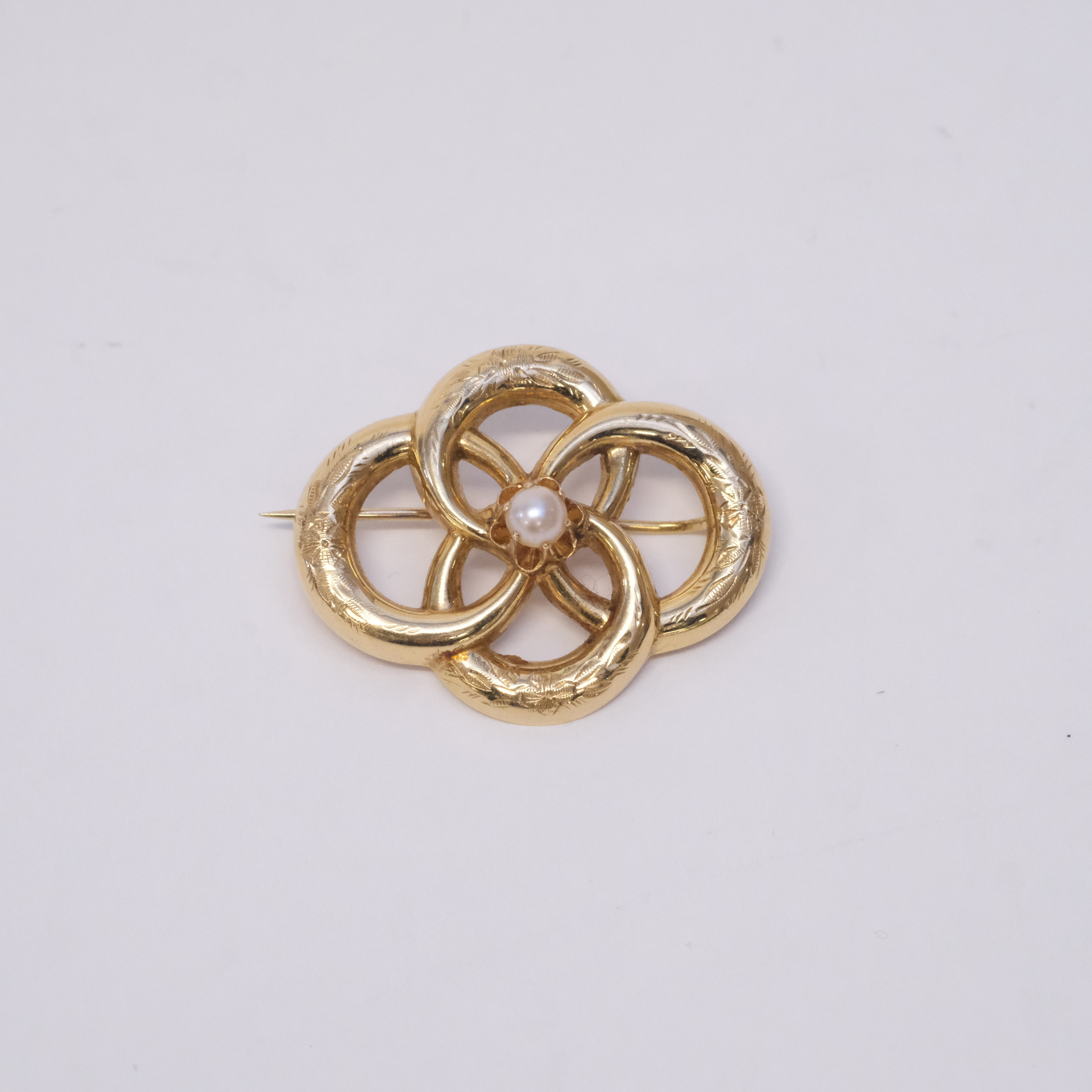 BROSCH MED PÄRLA, 18K GULD.