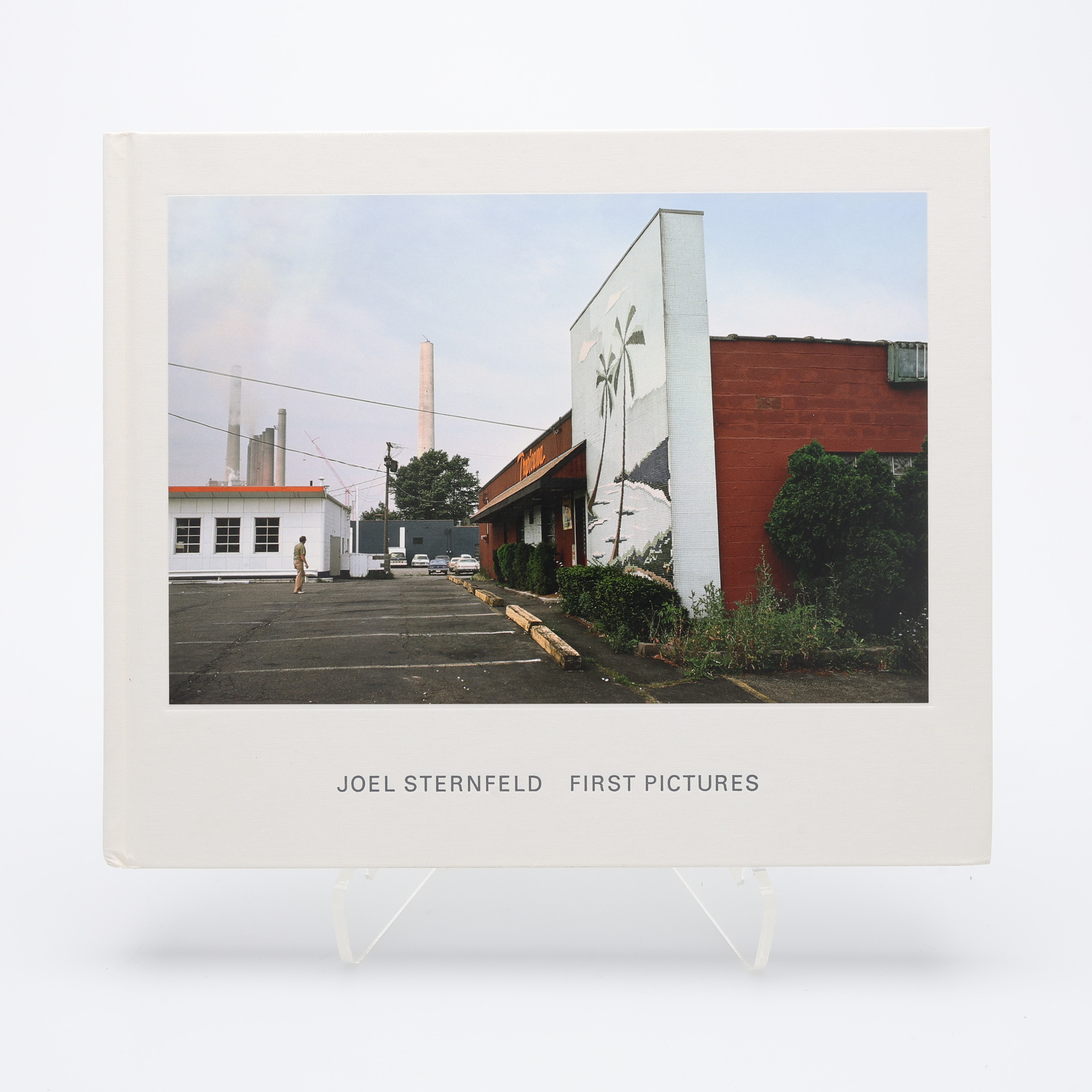 FOTO. DEN AMERIKANSKE FOTOGRAFEN JOEL STERNFELDS "FIRST PICTURES" I FÖRSTA UPPLAGAN, 2011.