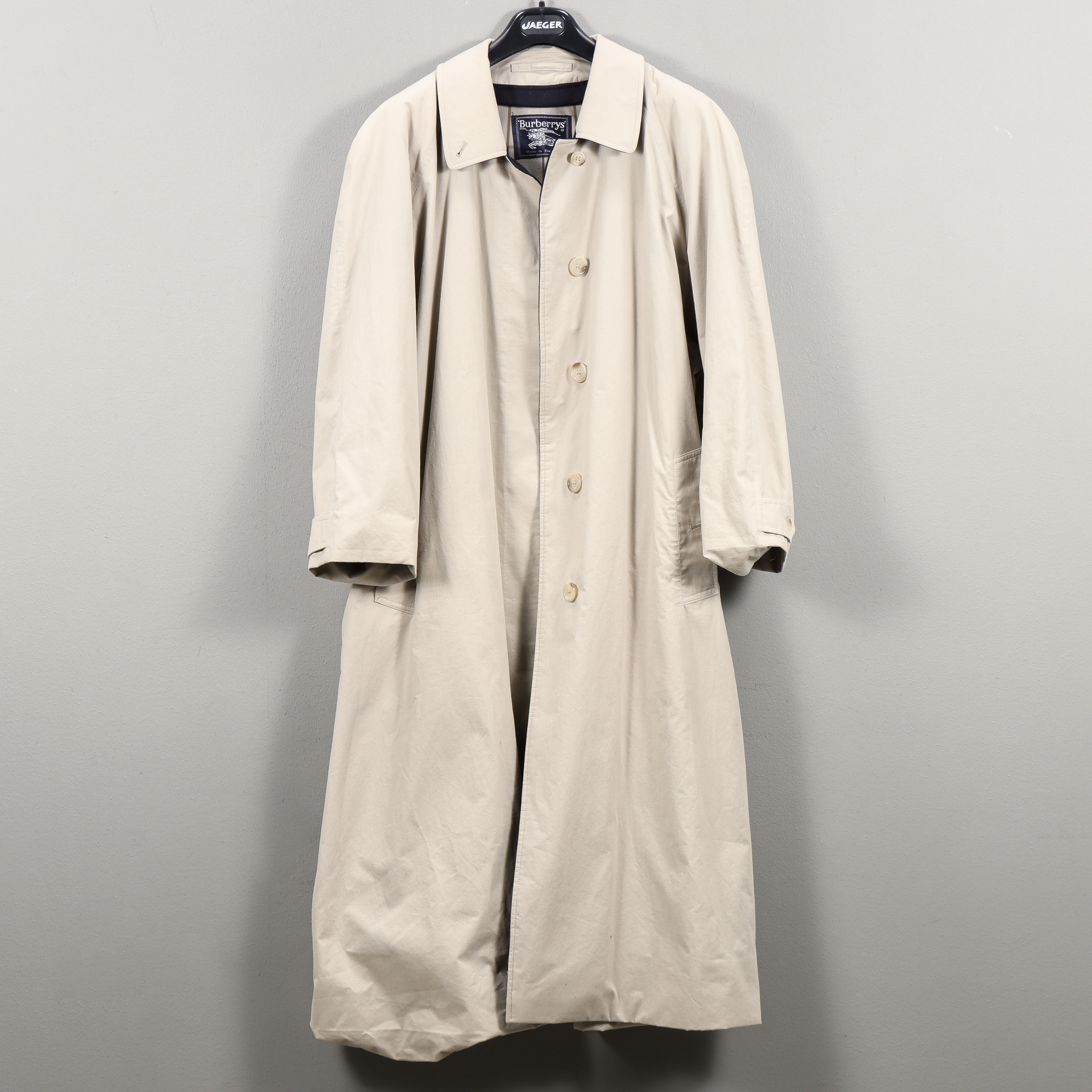 BURBERRY carcoat.