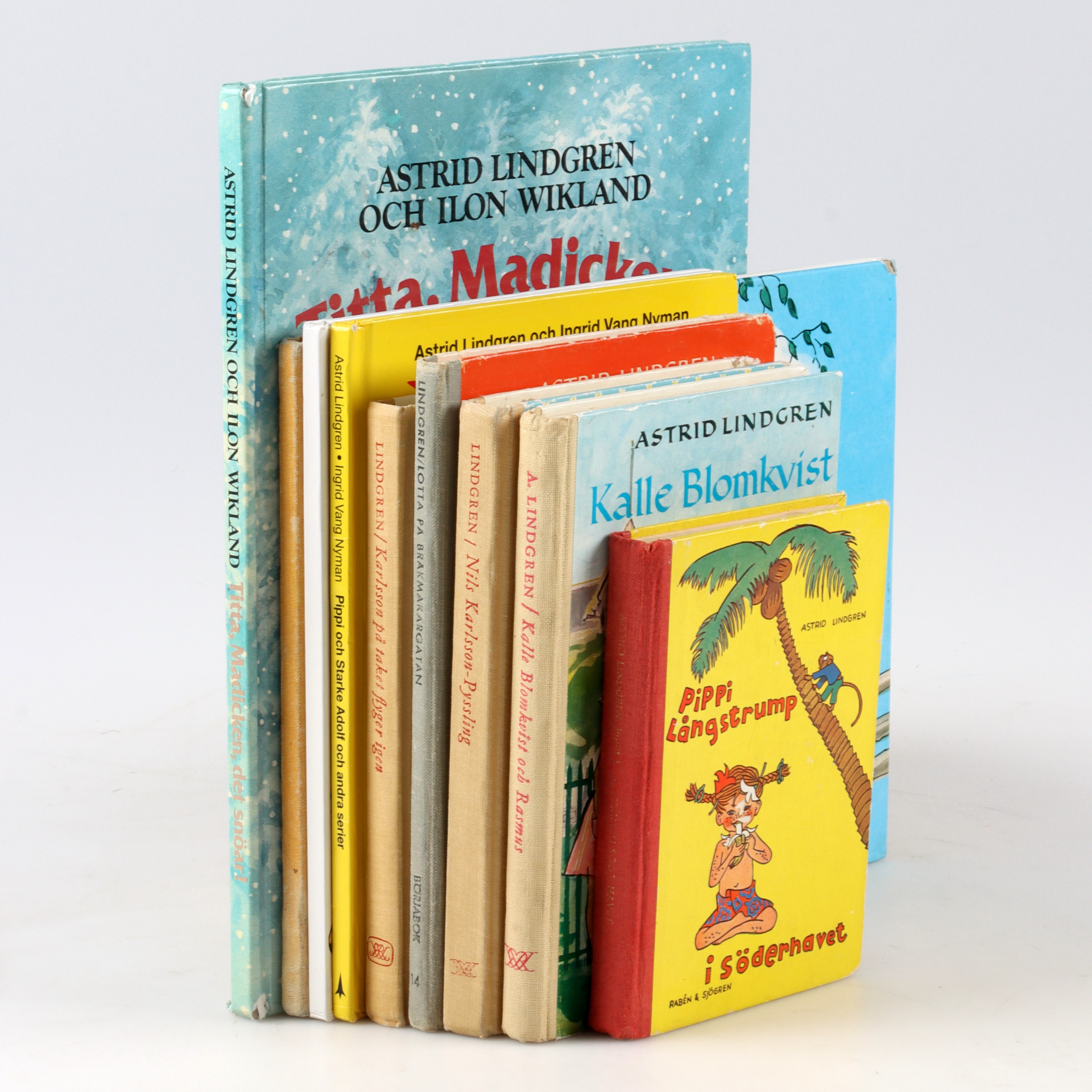 ASTRID LINDGREN. Böcker, 9 st, Rabén & Sjögren.