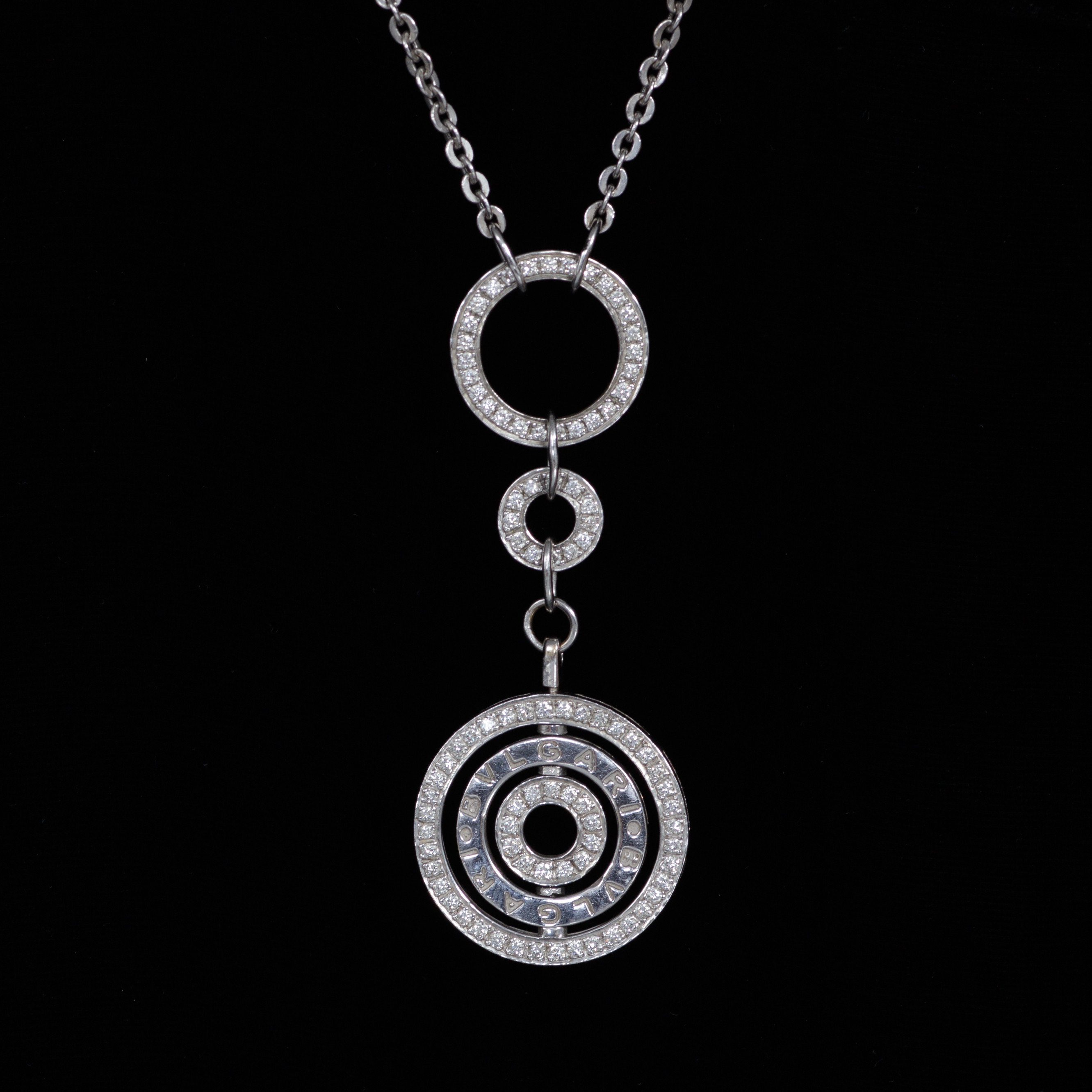 BULGARI HALSSMYCKE, 18K VITGULD, 116 DIAMANTER, 0,02 ct/STYCK.