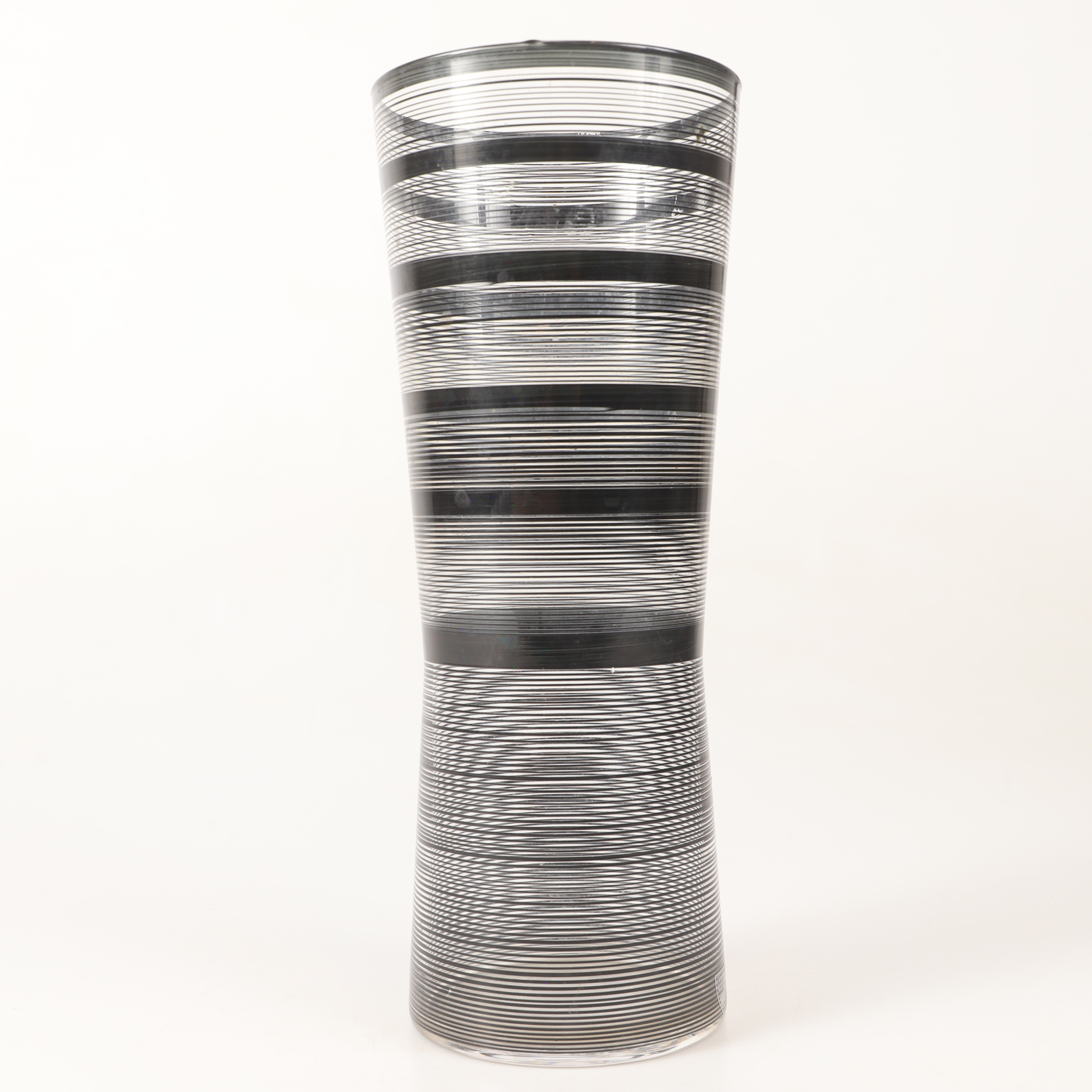 INGEGERD RÅMAN. Vas, "Zvizz black", glas, Orrefors.