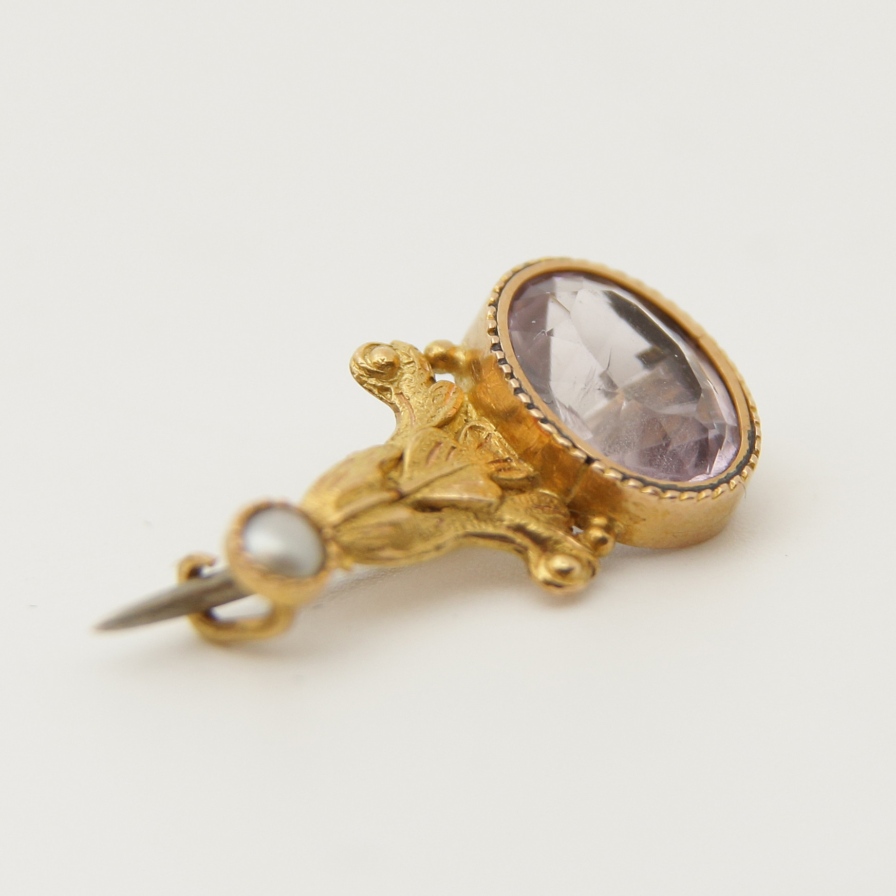 BROSCH, 18K GULD, MED PÄRLA SAMT BERGSKRISTALL, 1800-TAL.