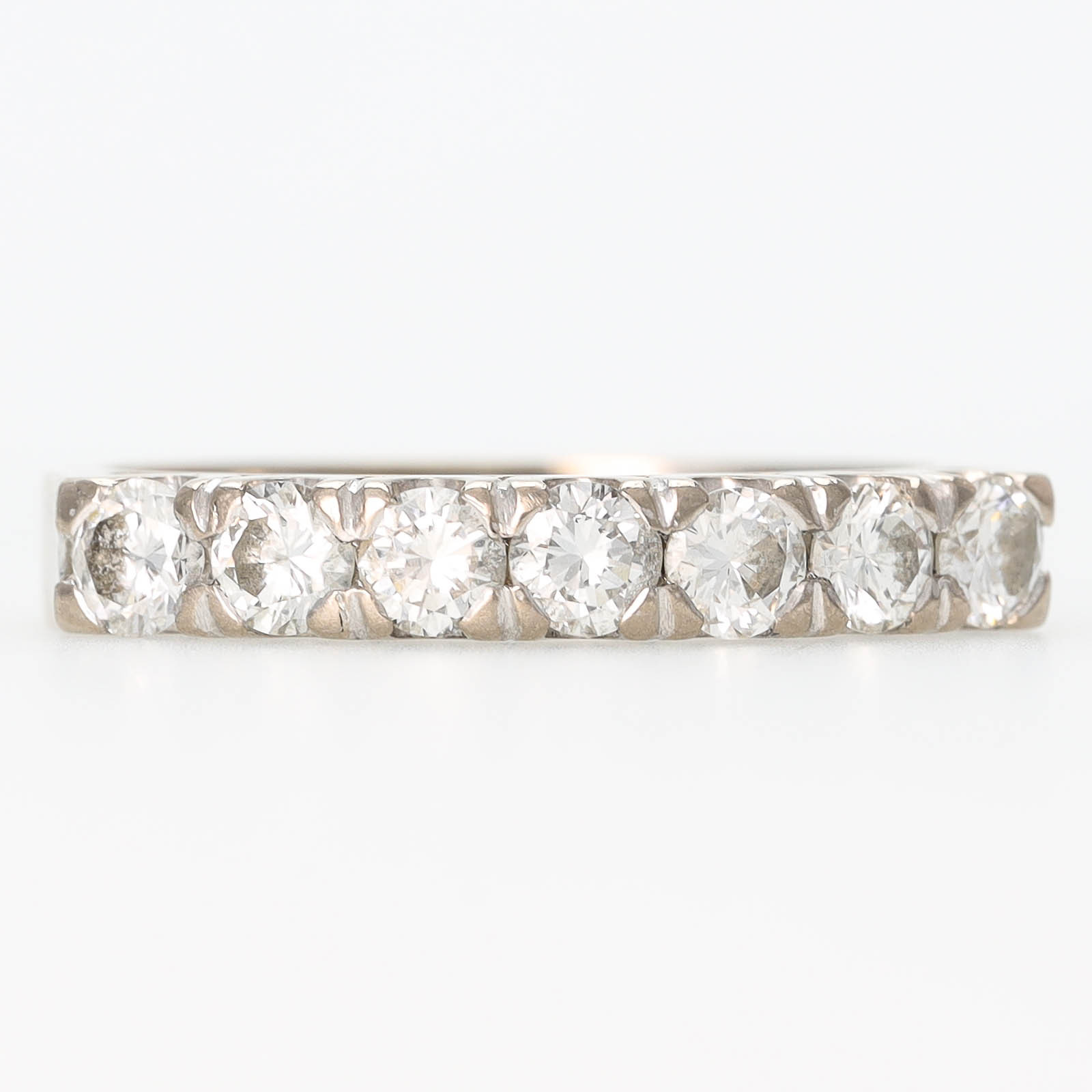 RING, 18 k vitguld, diamanter 0,70ct enligt gravyr, Bo Andersson, Uppsala 1985.