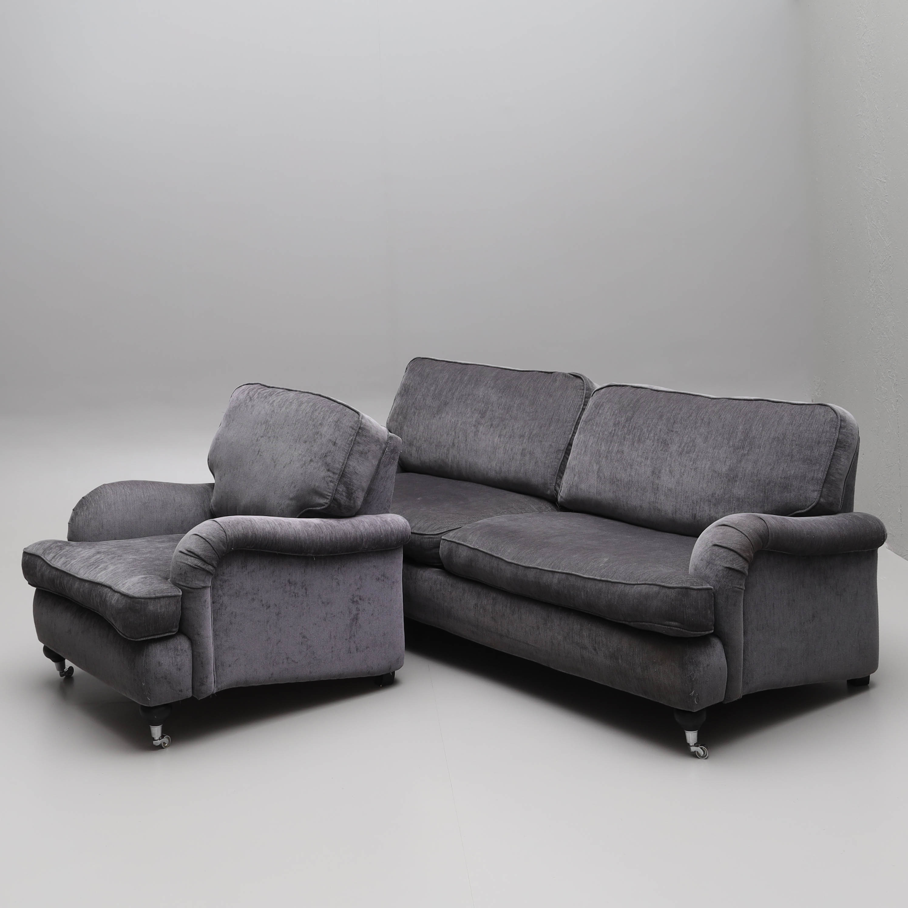 SOFFA & FÅTÖLJ, 2 delar, "Birmingham", Howardmodell, tillverkad 2013.