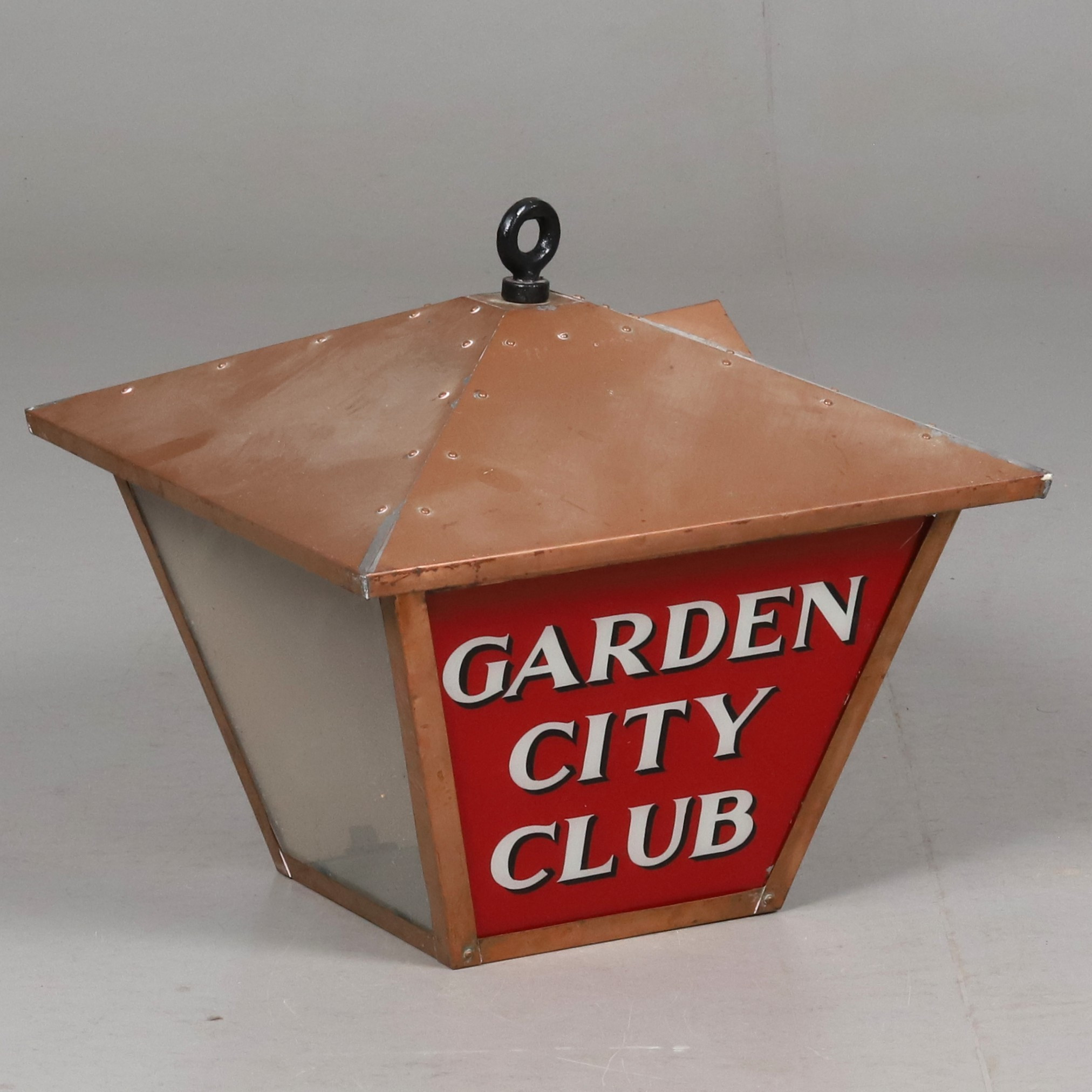 STOR LYKTA. Koppar och glas, "Garden City Club".