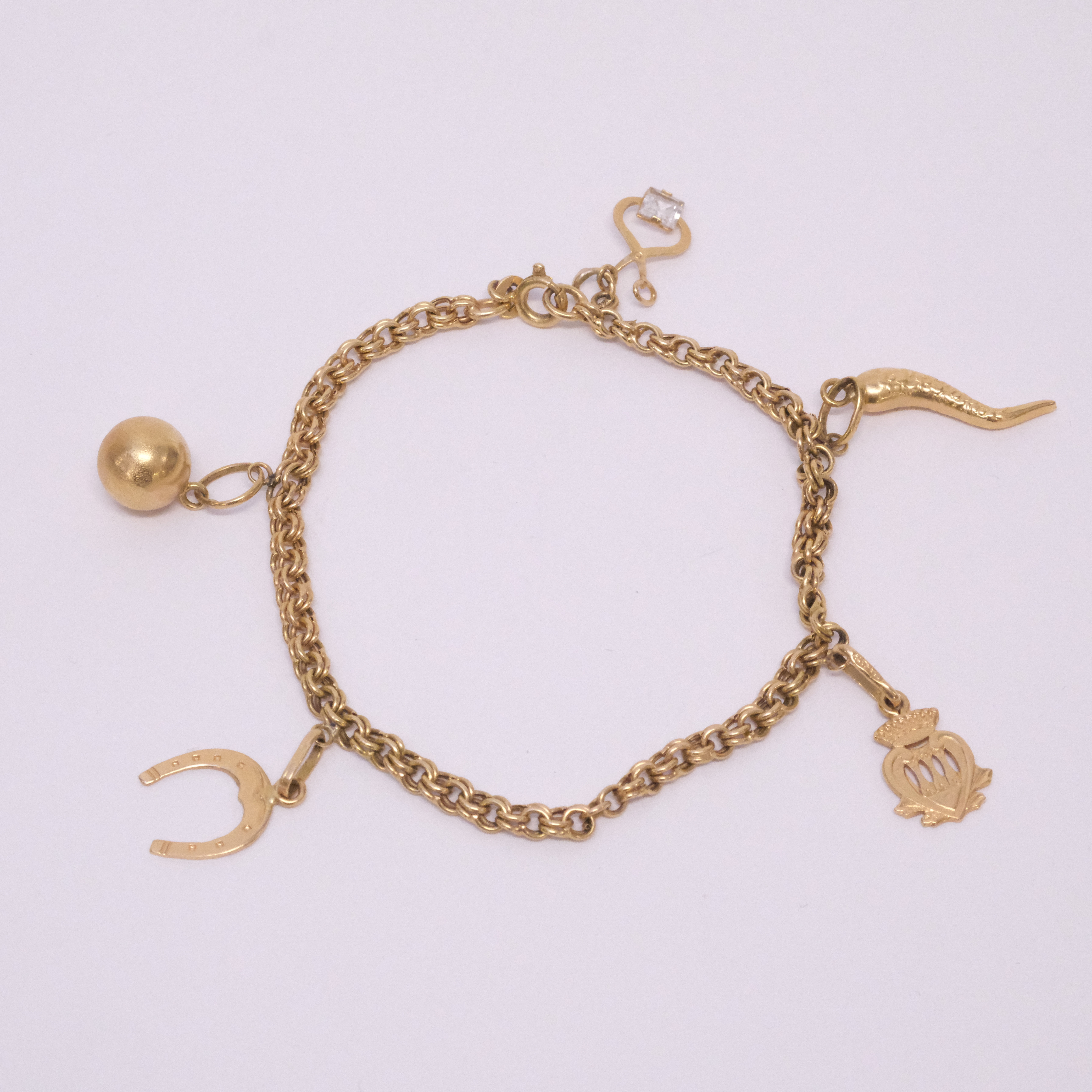 ARMBAND MED BERLOCKER, 18K GULD.