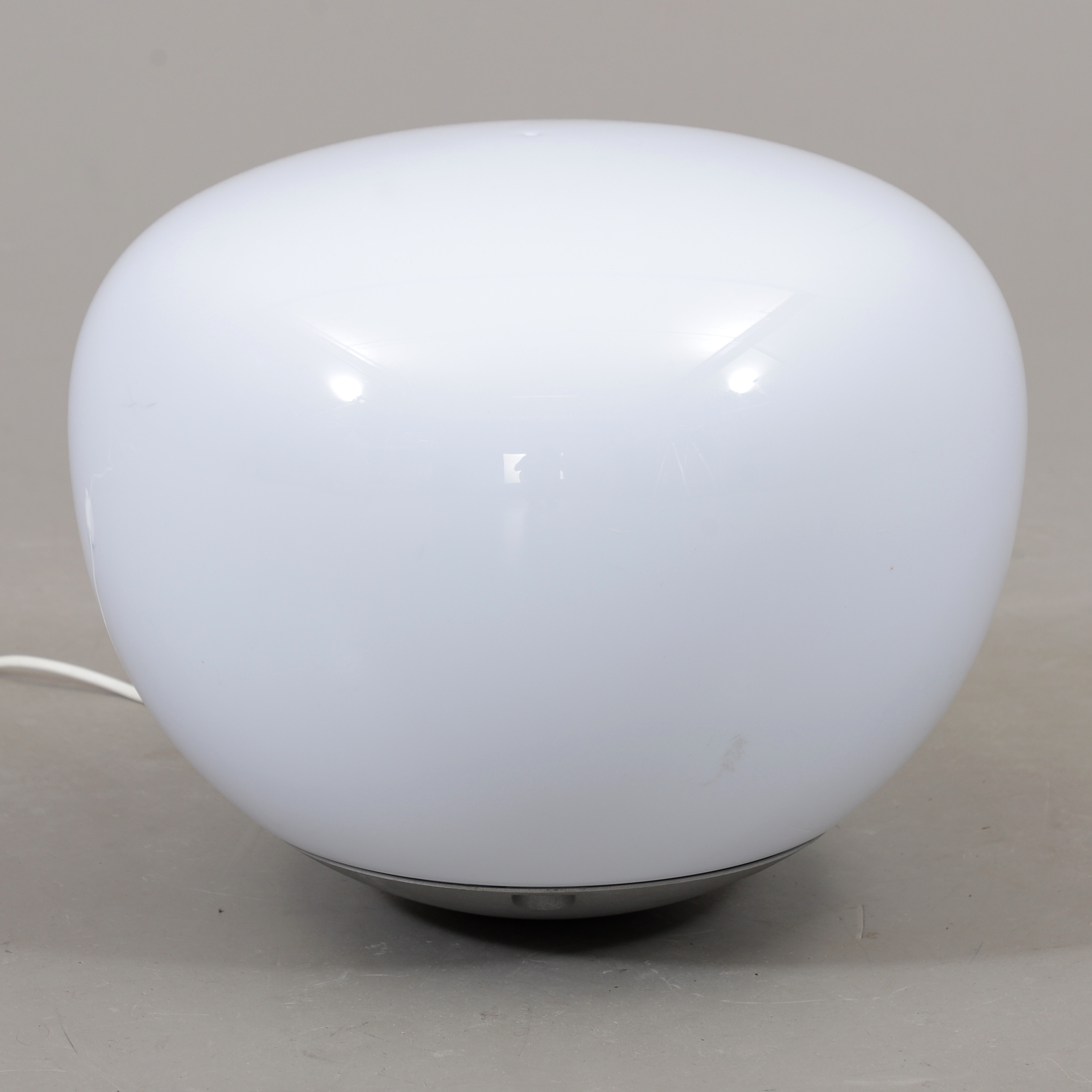 CARL ÖJERSTAM. Bordslampa, jonisk, plast/metall, Ikea, 2005.