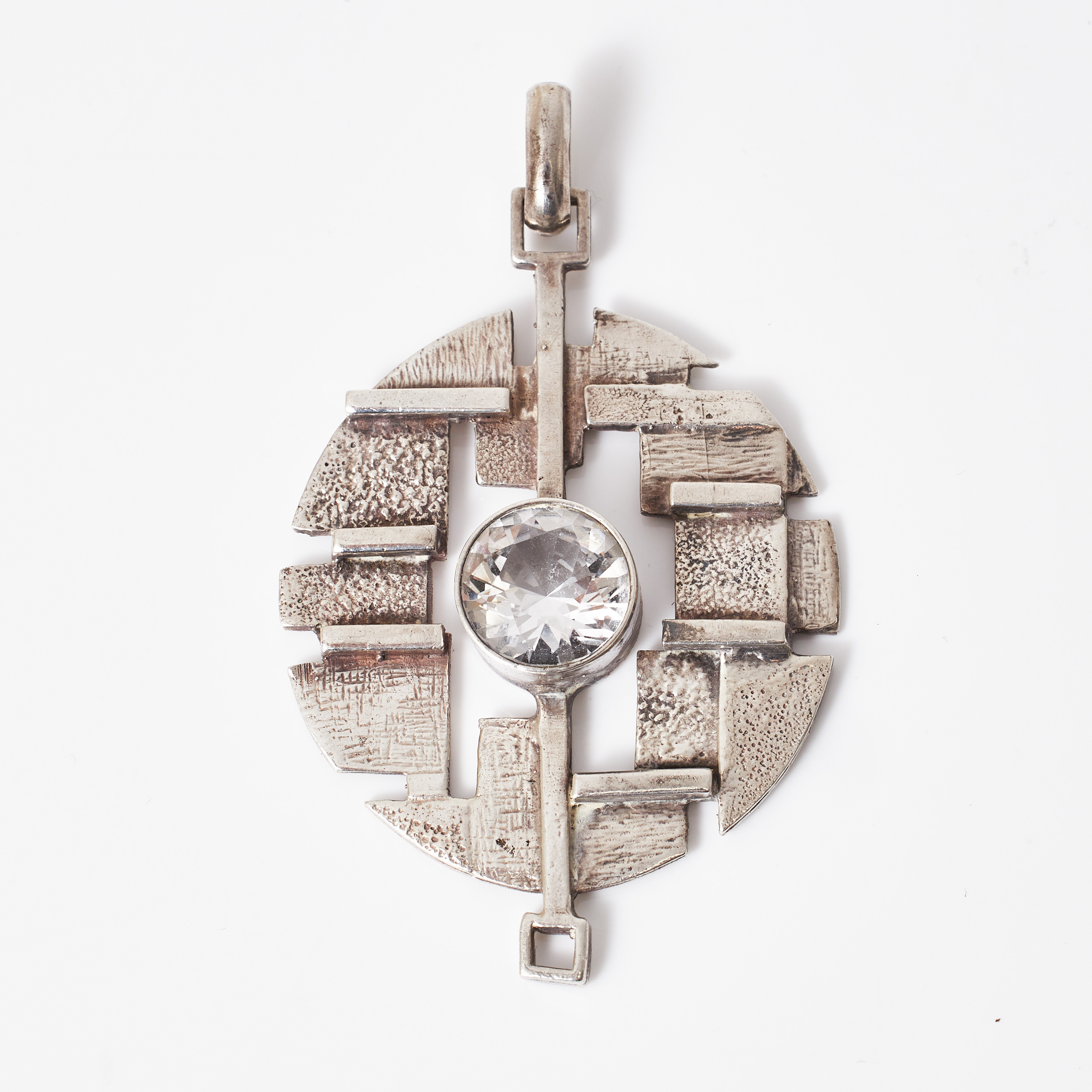 ISAAC COHEN, hänge, silver, dekor med fasettslipad bergkristall, brutalistisk stil, Stockholm 1971.