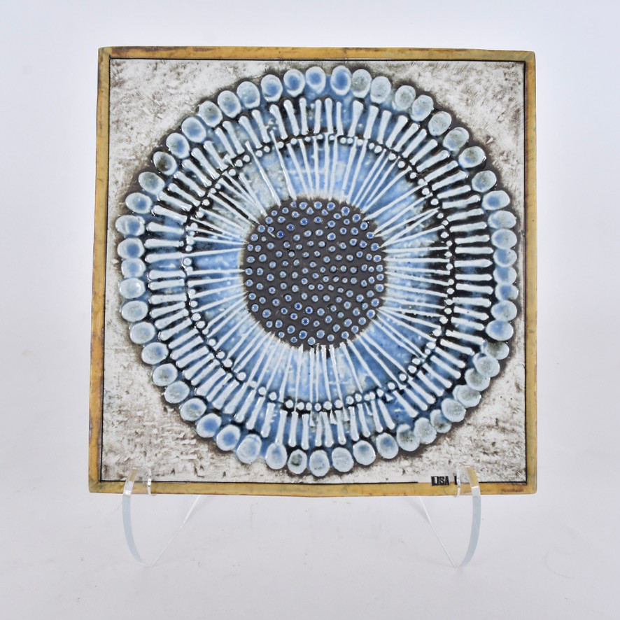 LISA LARSON. Väggrelief, stengods, "Solros", ur serien "Unik", Gustavsberg 1967.
