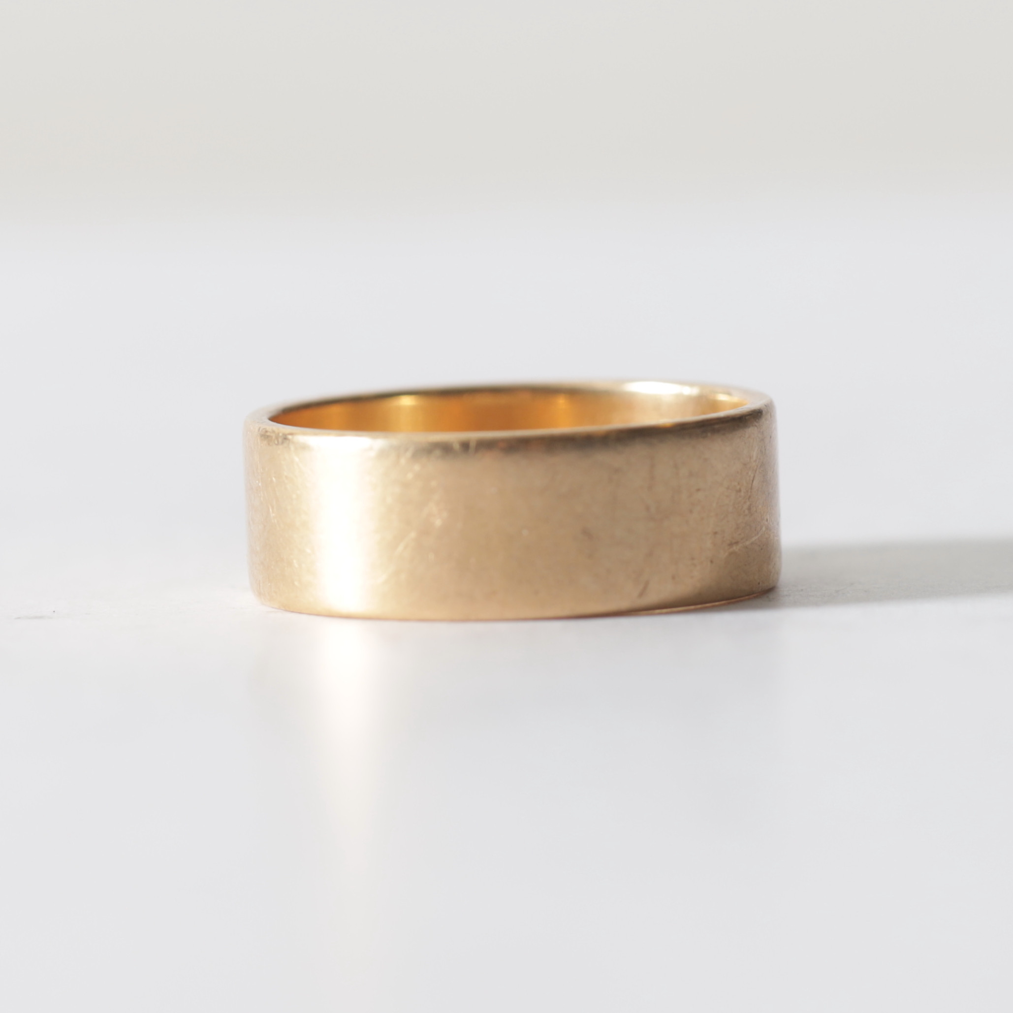 RING, 18K guld, M.K:S Guldsmedsatelier A.B., Stockholm, 1962. Totalvikt ca 6,6 gram.