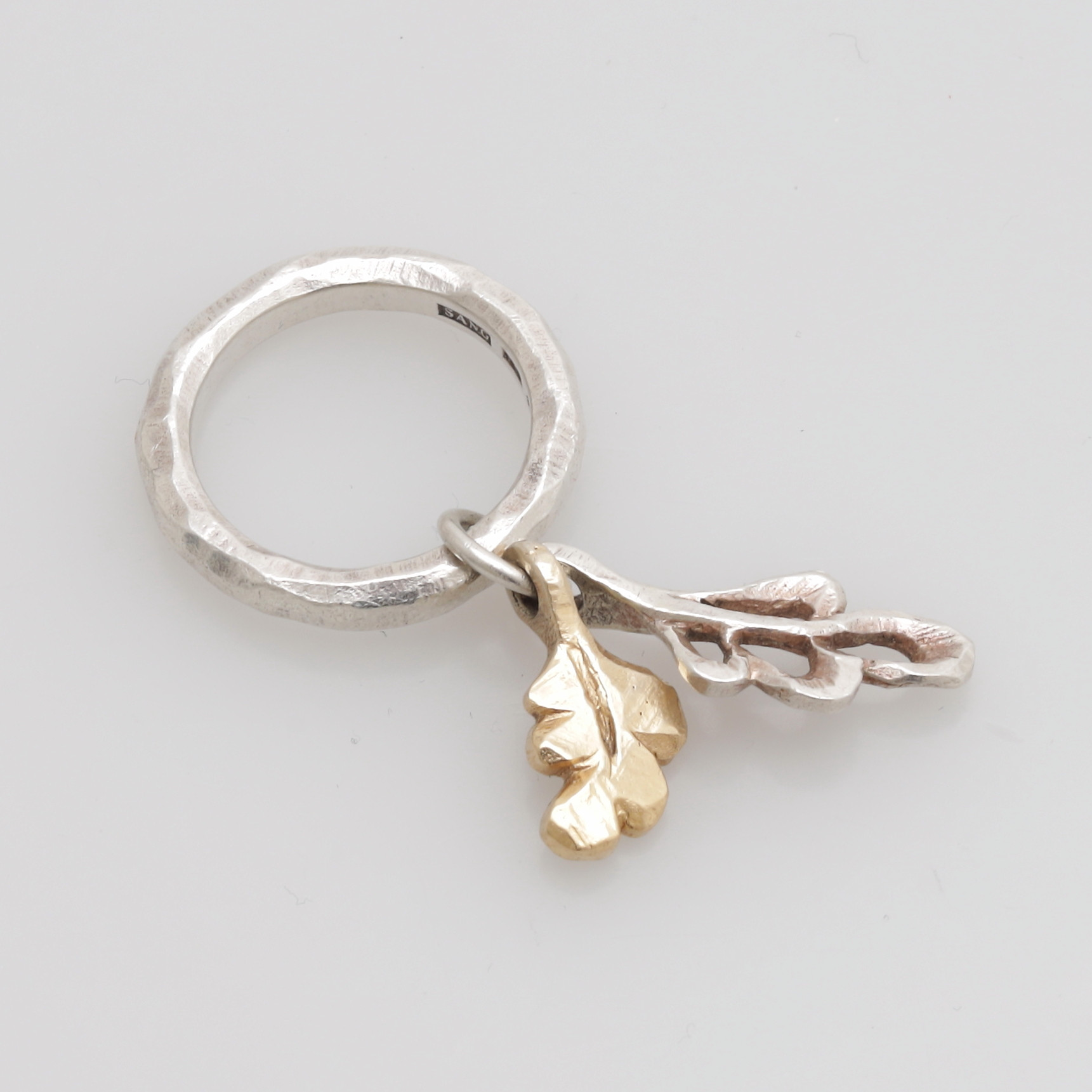 RING, guld 18K/sterlingsilver, Sandberg Sweden AB, Falköping, totalvikt 9,07 gram.