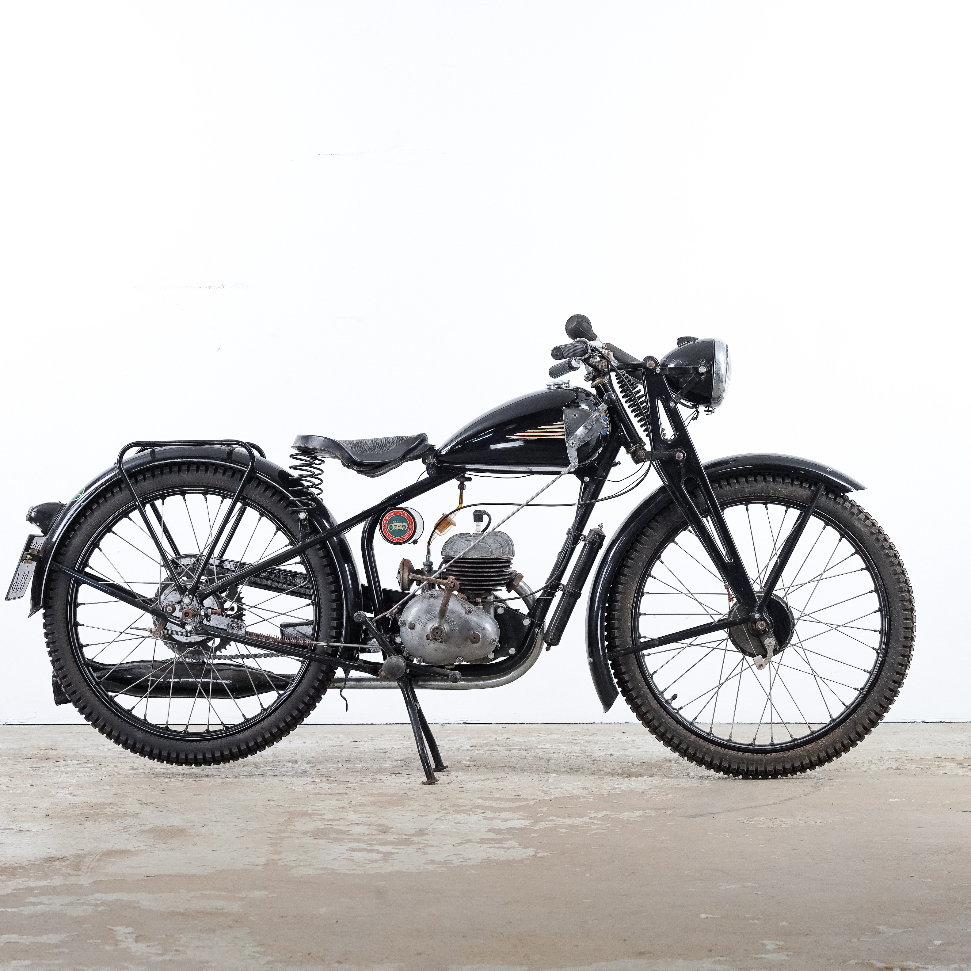 HUSQVARNA, modell 24, sk "Svartqvarna", 1949.