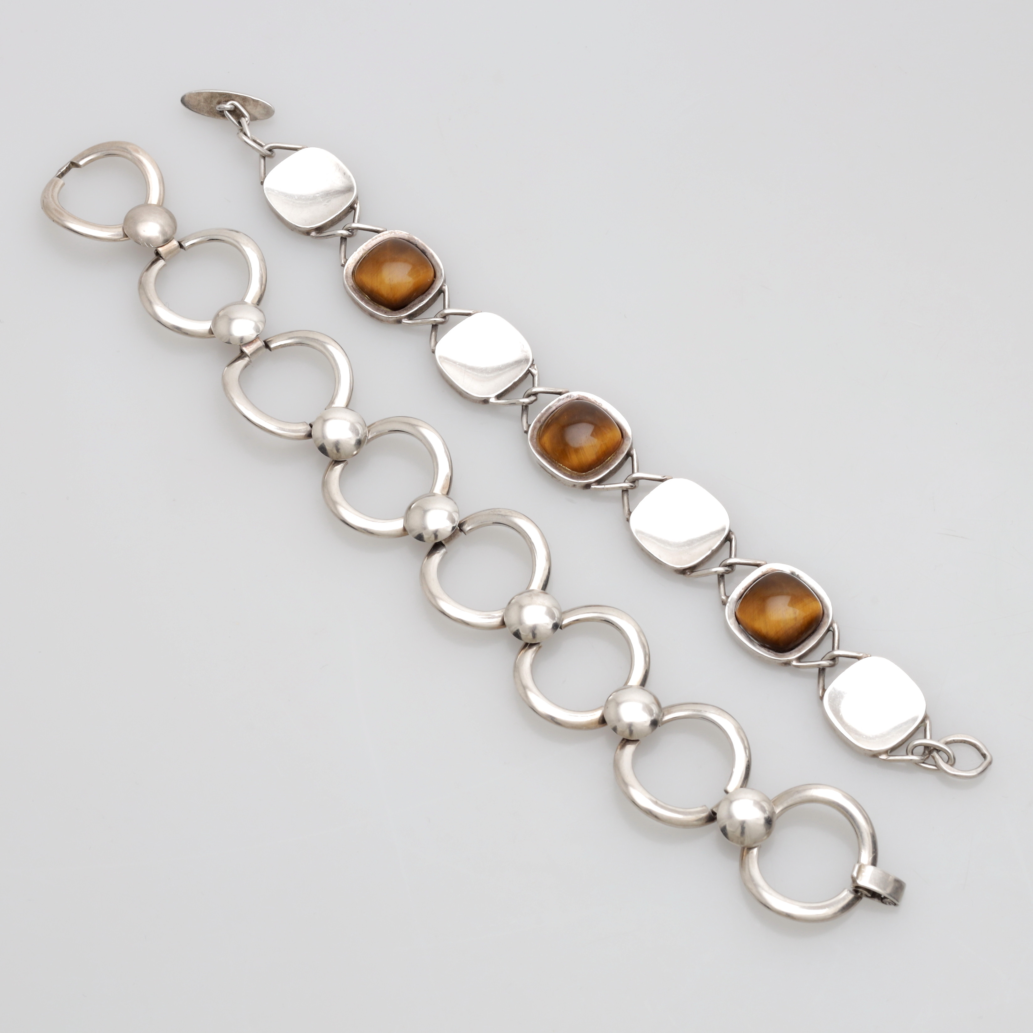 ARMBAND, 2 st, sterlingsilver, totalvikt 76 gram.