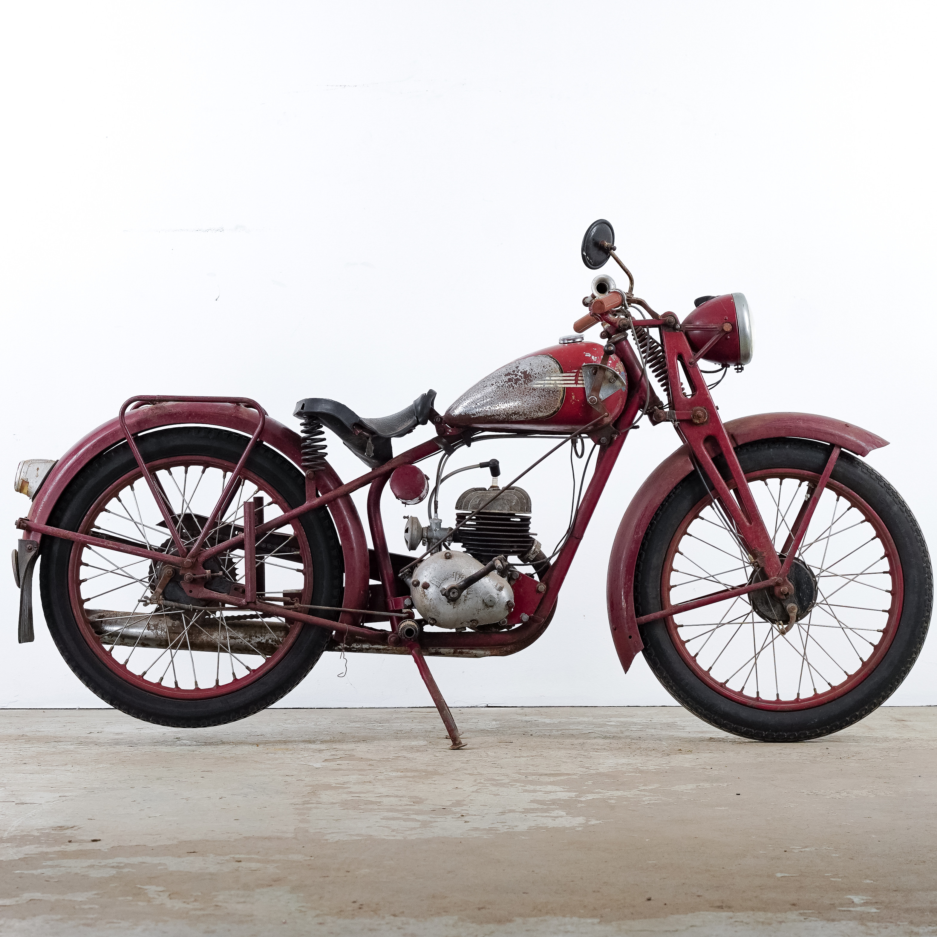 HUSQVARNA, modell 27, sk "Rödqvarna", ca 1950.