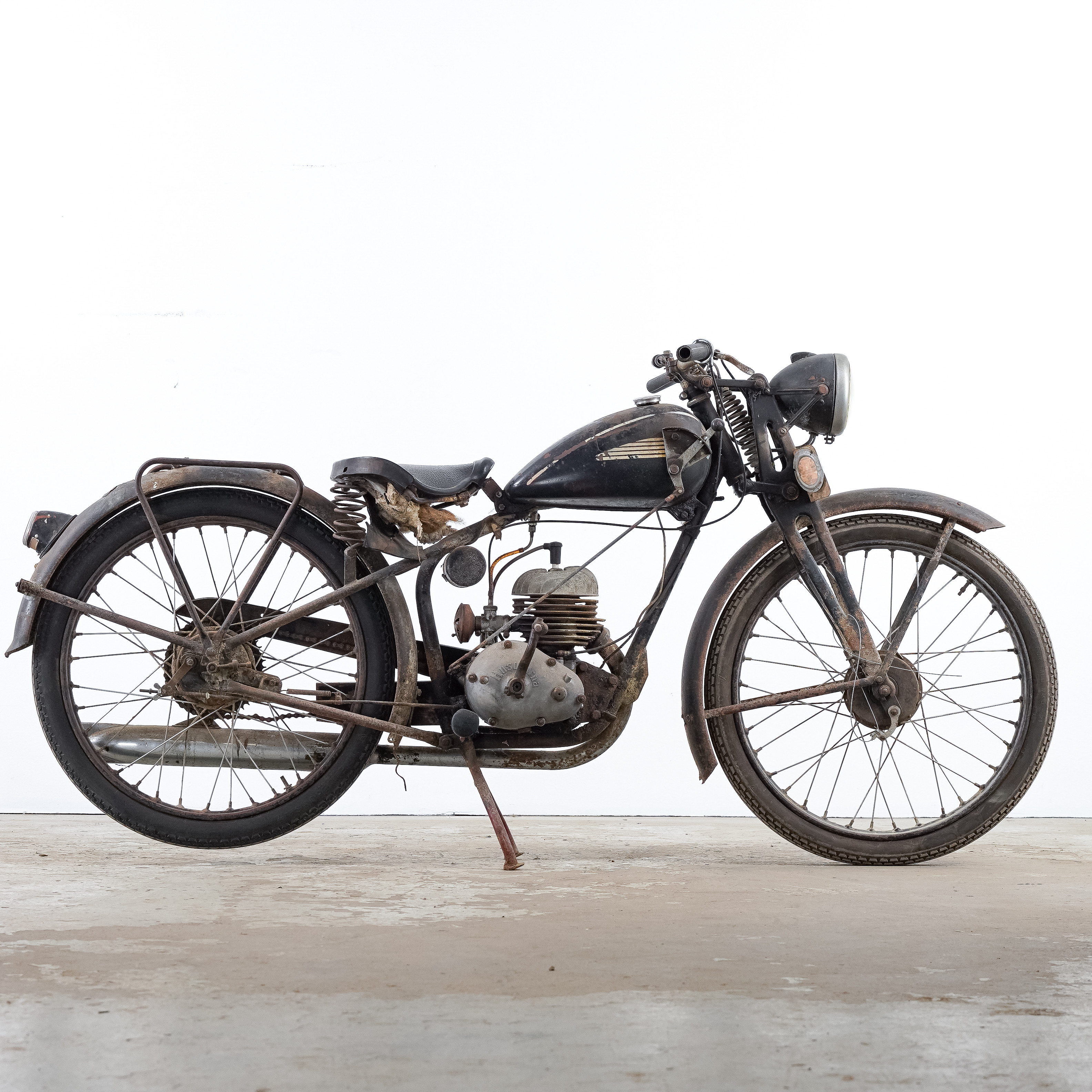 HUSQVARNA, modell 24, sk "Svartqvarna", ca 1947.