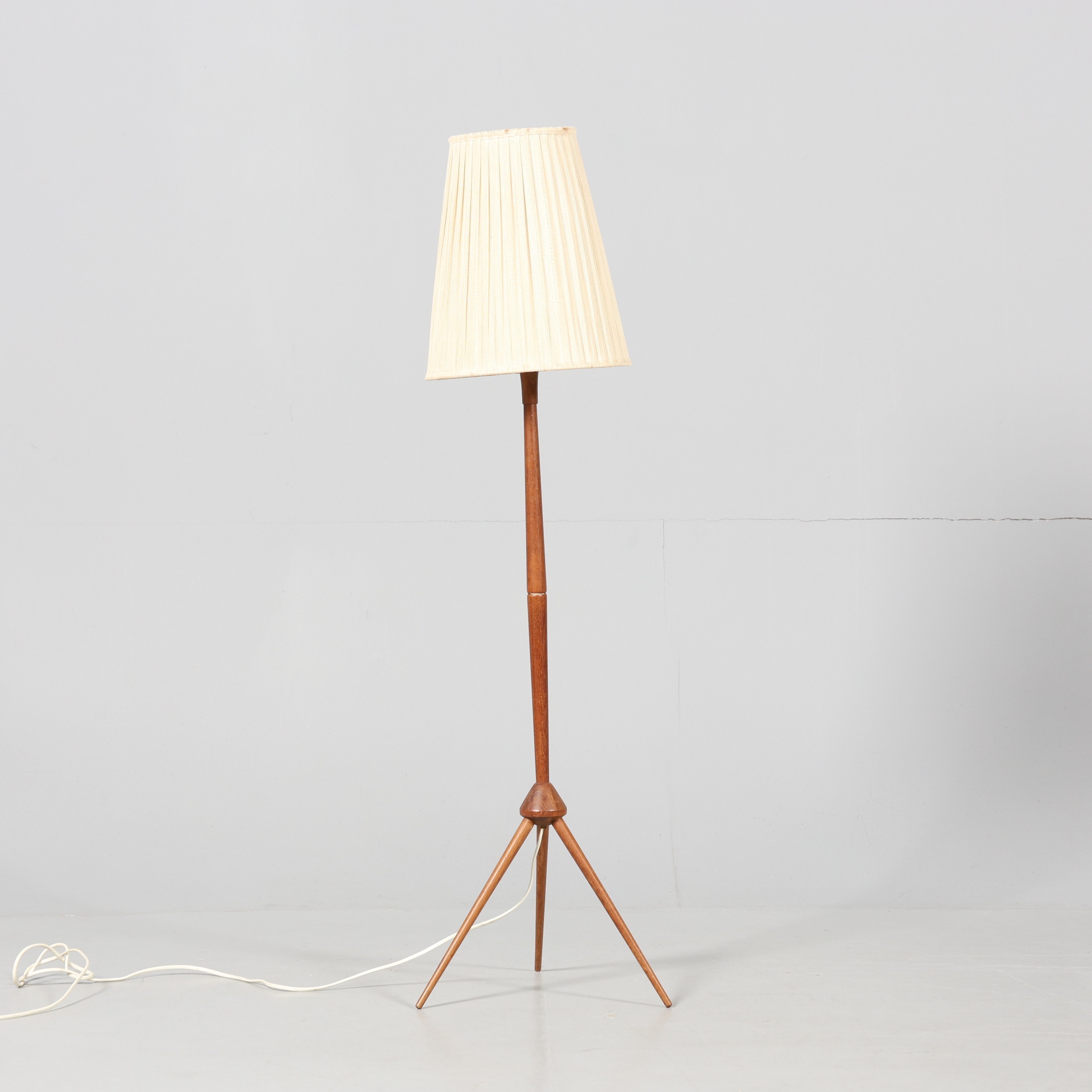 GOLVLAMPA, raketmodell, 1950/60-tal, teak.