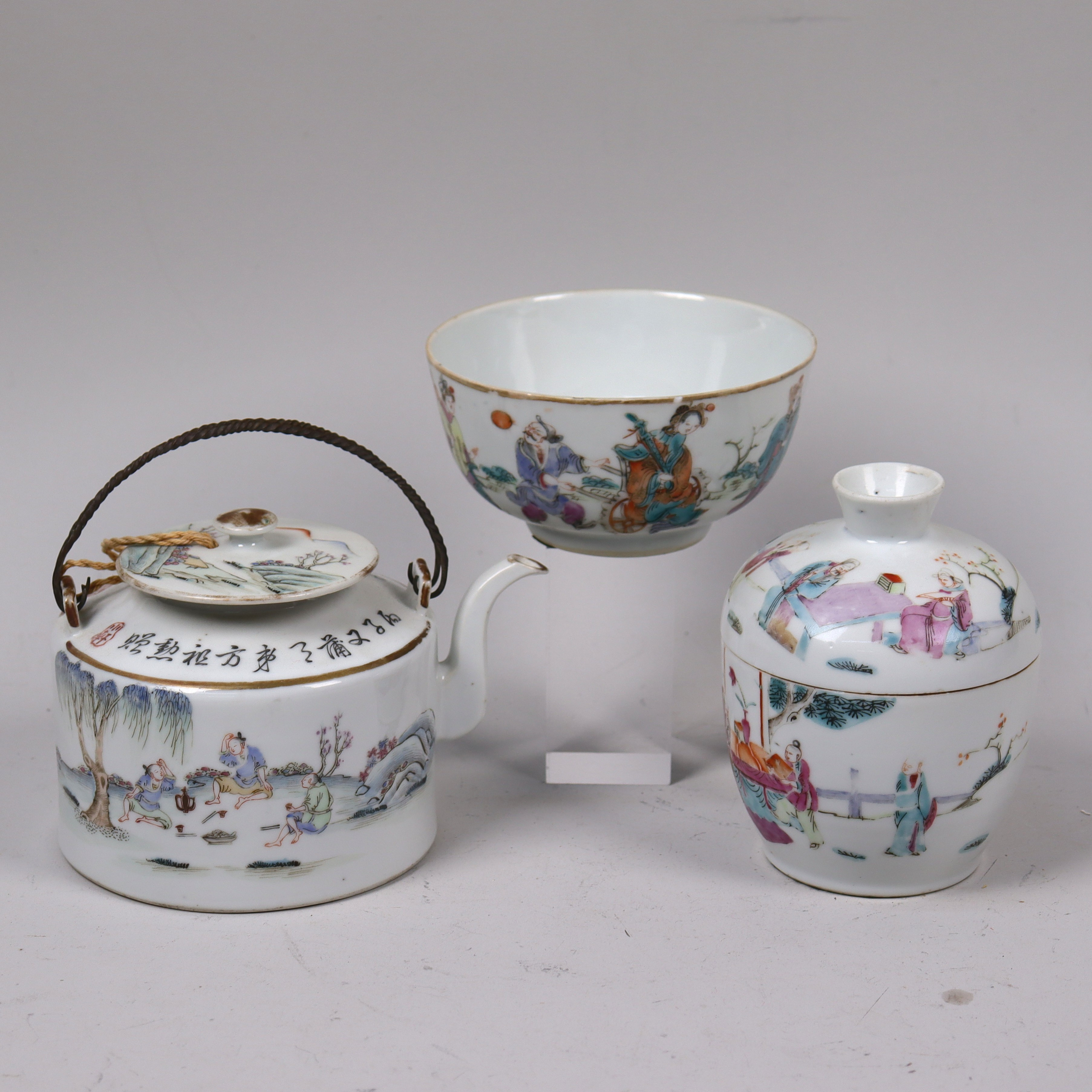 PORSLIN, Kina, tekanna, skål och lockskål, 1800/1900-tal, 3 st.