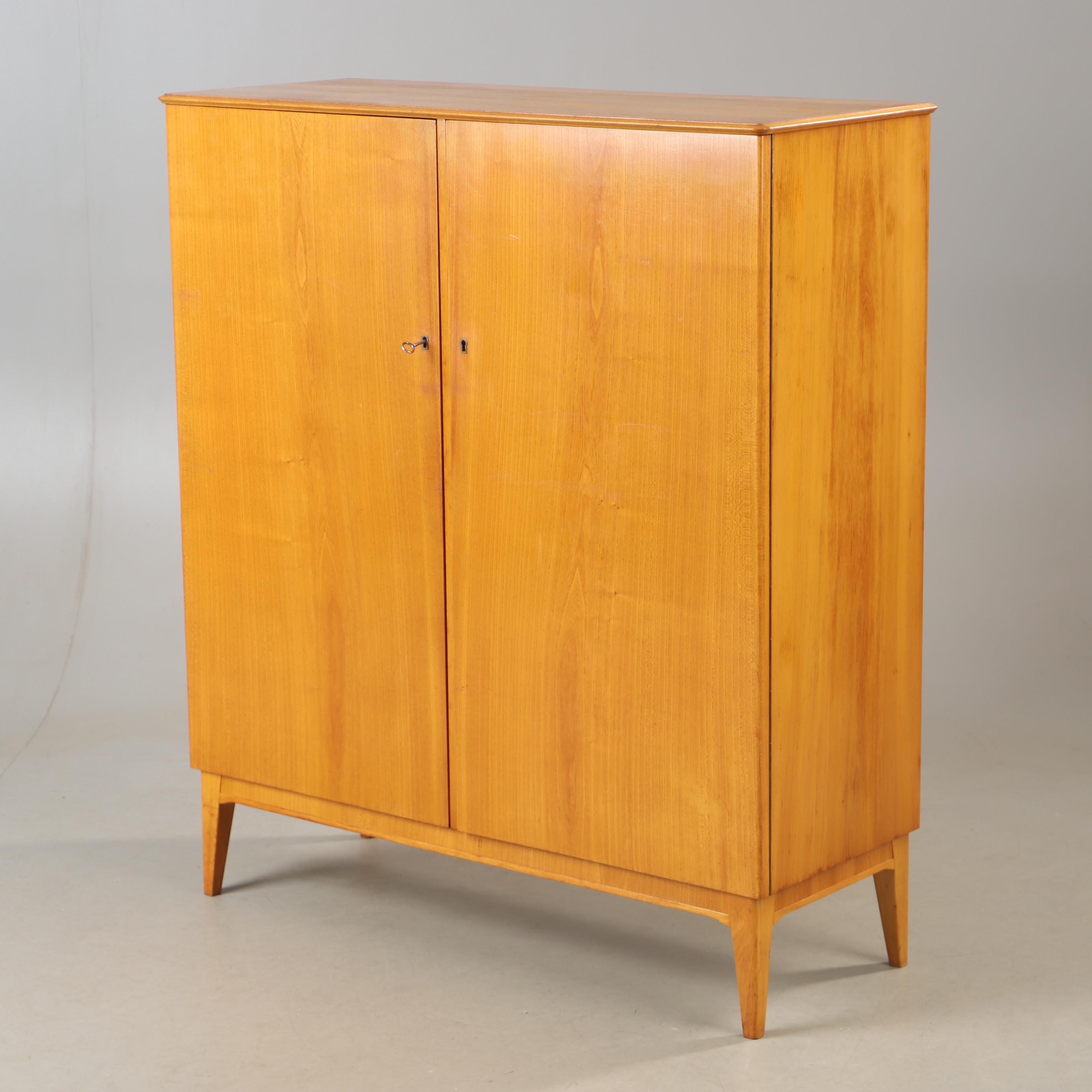 MATSALSSKÅP, Swedish modern, alm, 1930/1940-tal.
