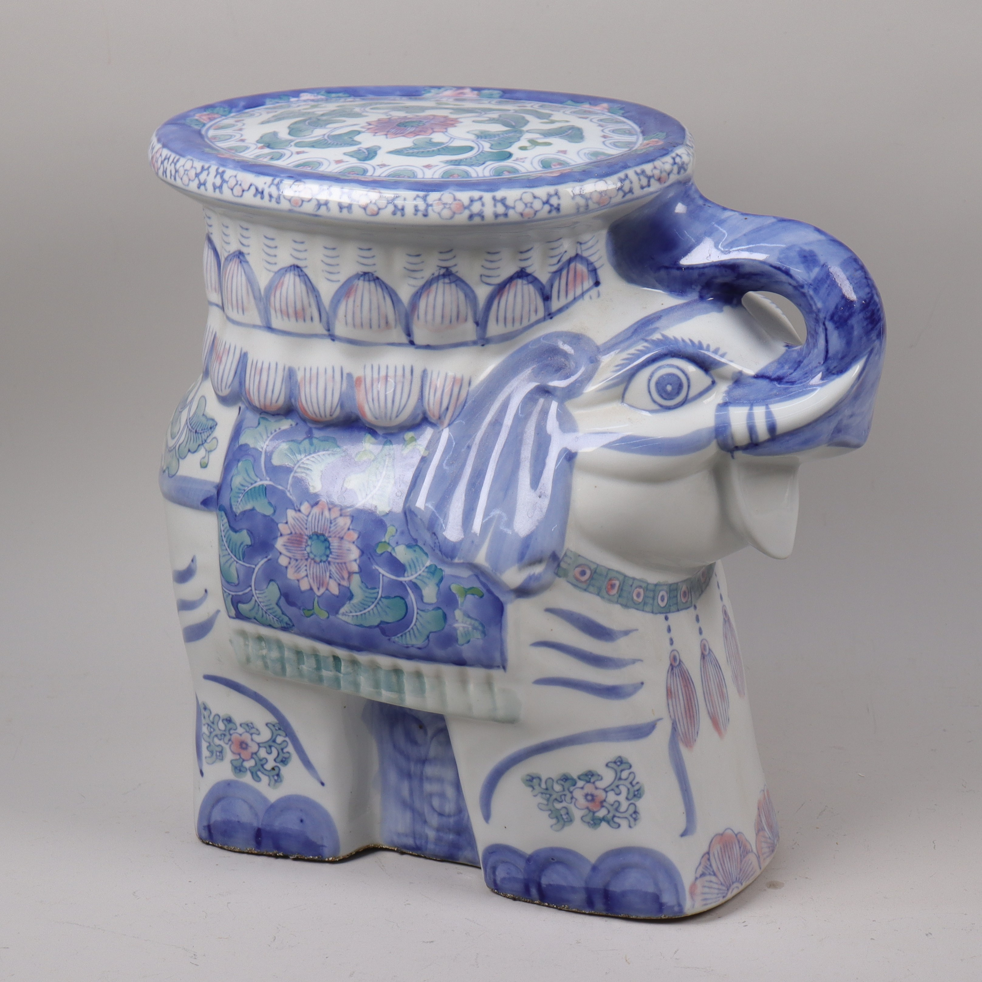 PALL, elefant i keramik.