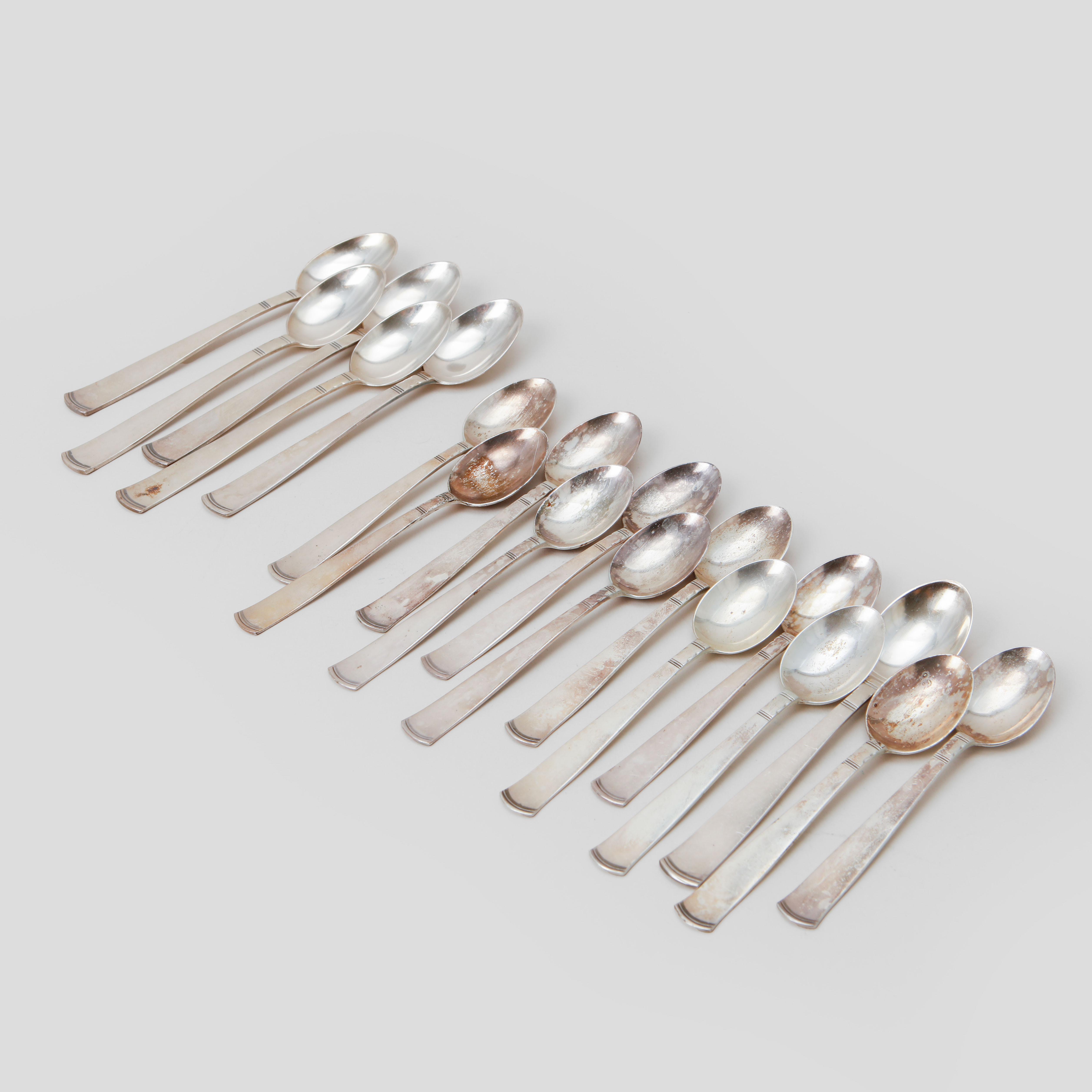 JACOB ÄNGMAN. Skedar, 12 + 6 stycken, silver, "Rosenholm". Vikt 235 gram.