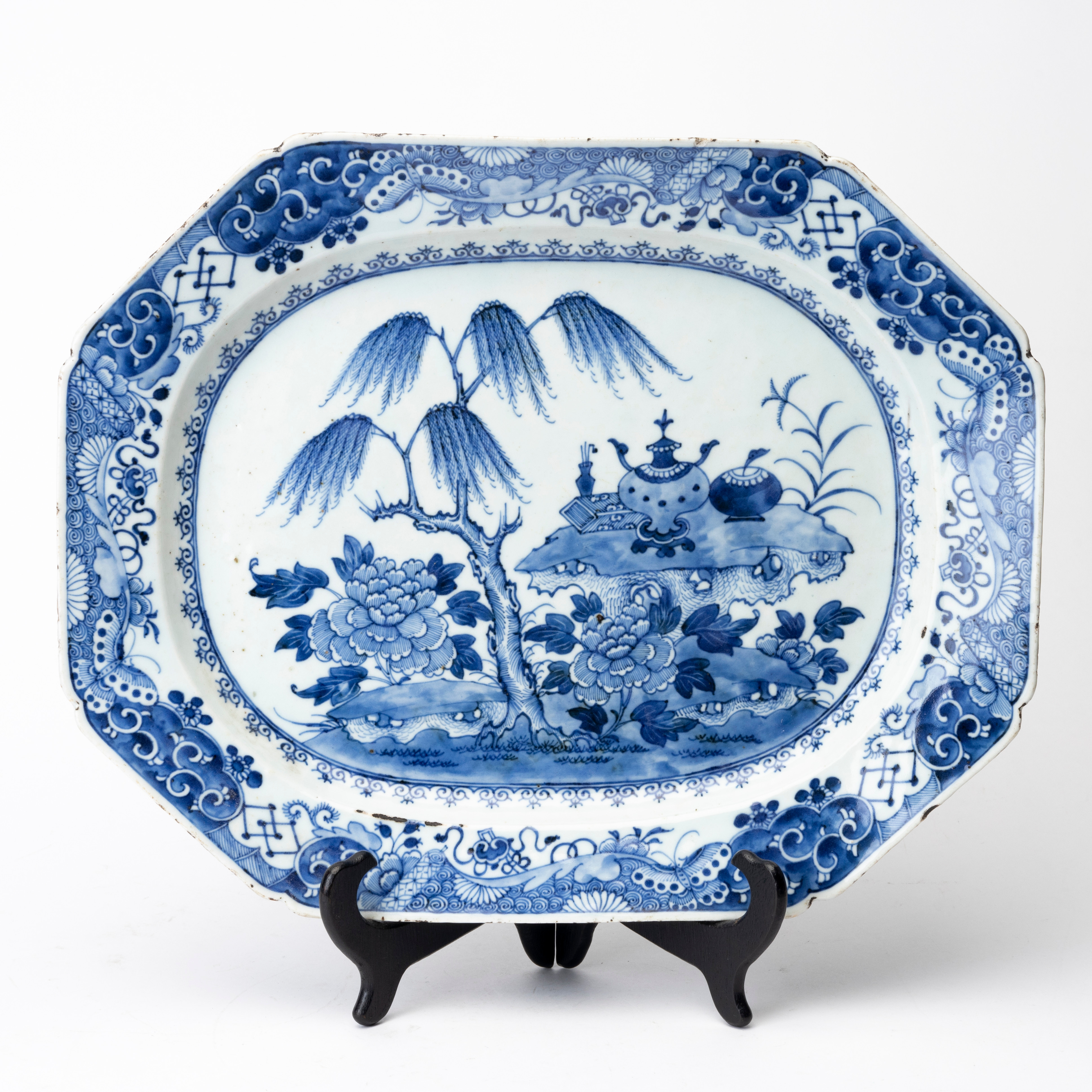 STEKFAT, porslin, Kina, Qianlong (1735-1796).