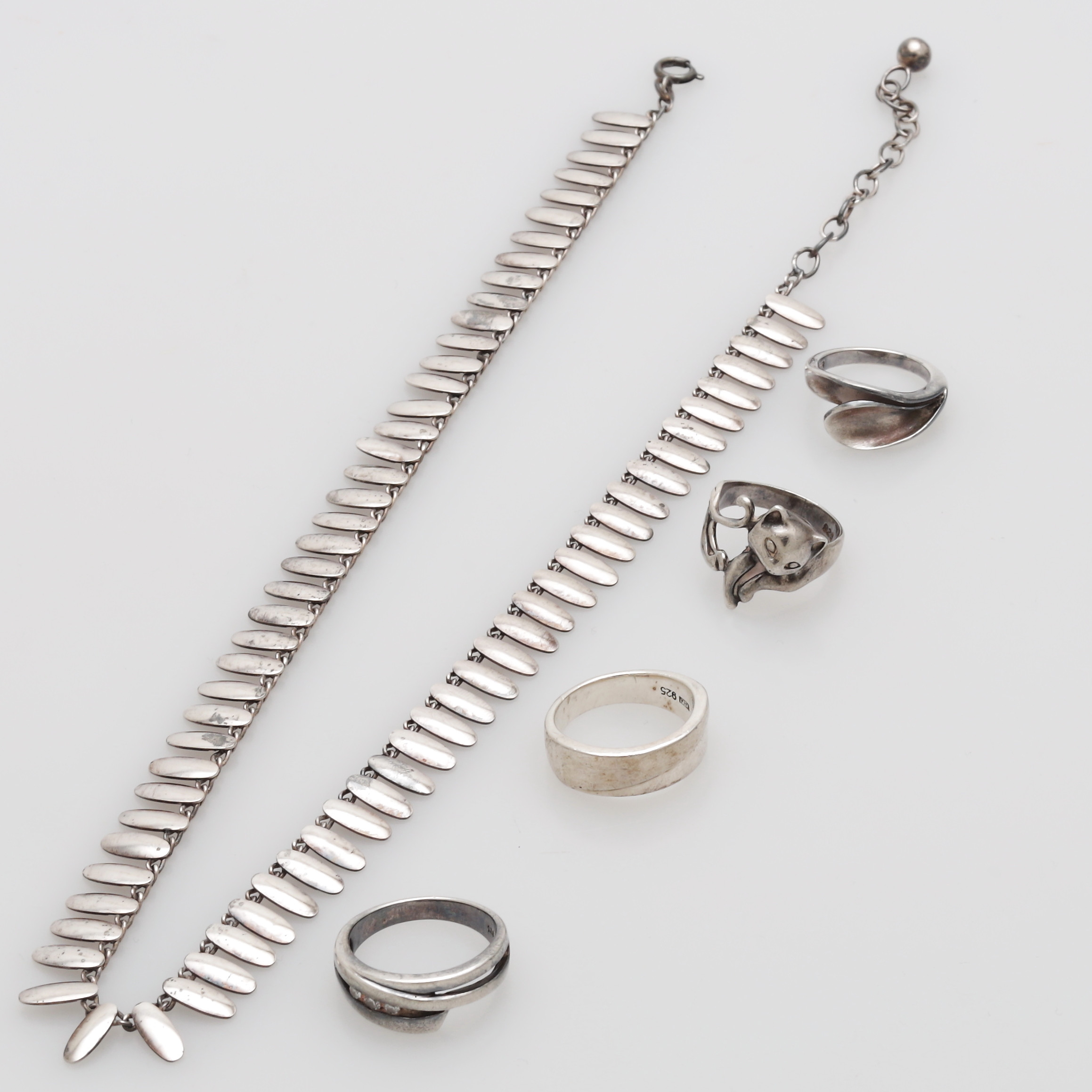 HALSBAND OCH RINGAR, silver, totalvikt 38 gram.