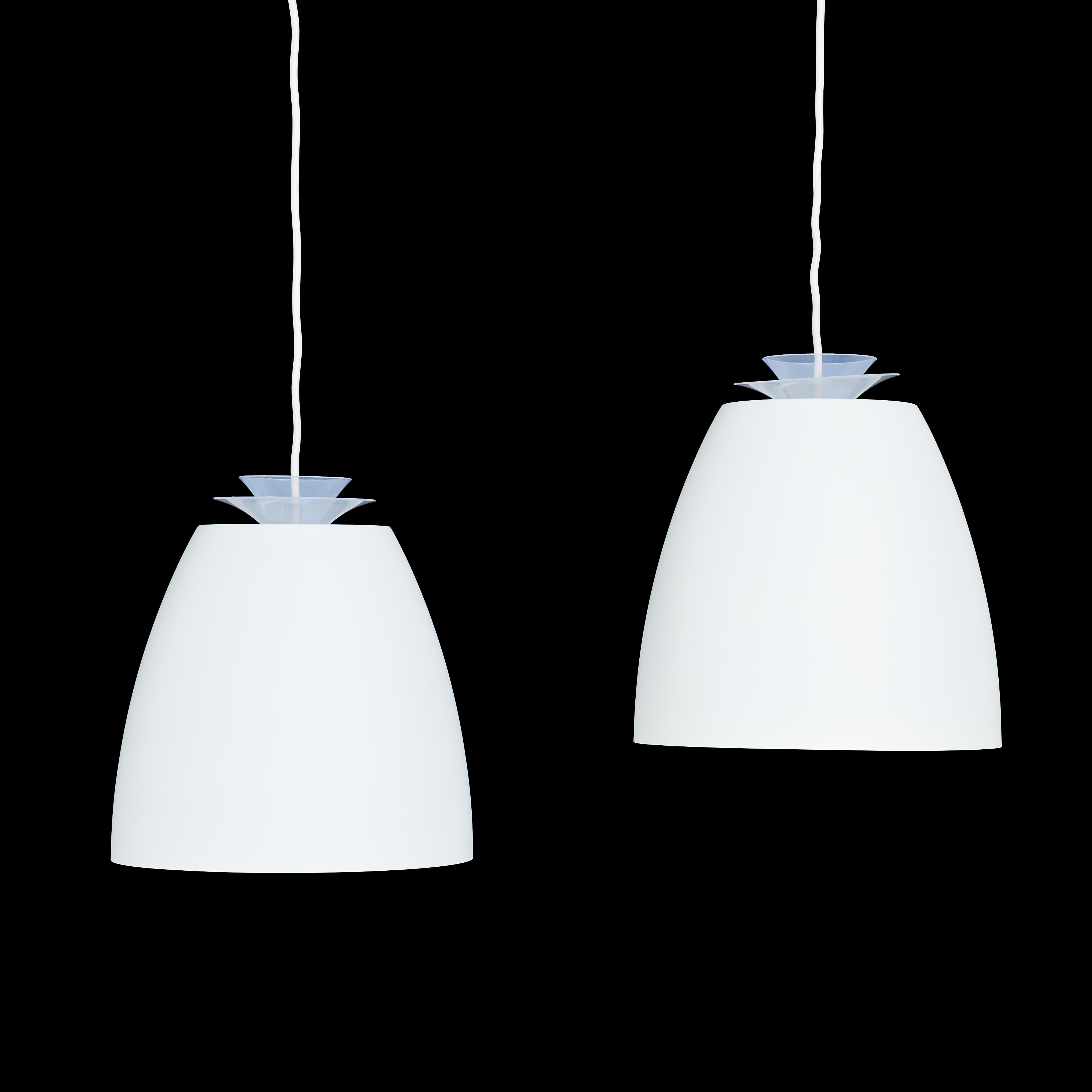 TAKLAMPA. 1 par, "Bella Maxi", SG Lightning, Norge, lackerad metall, textilklädd kabel.