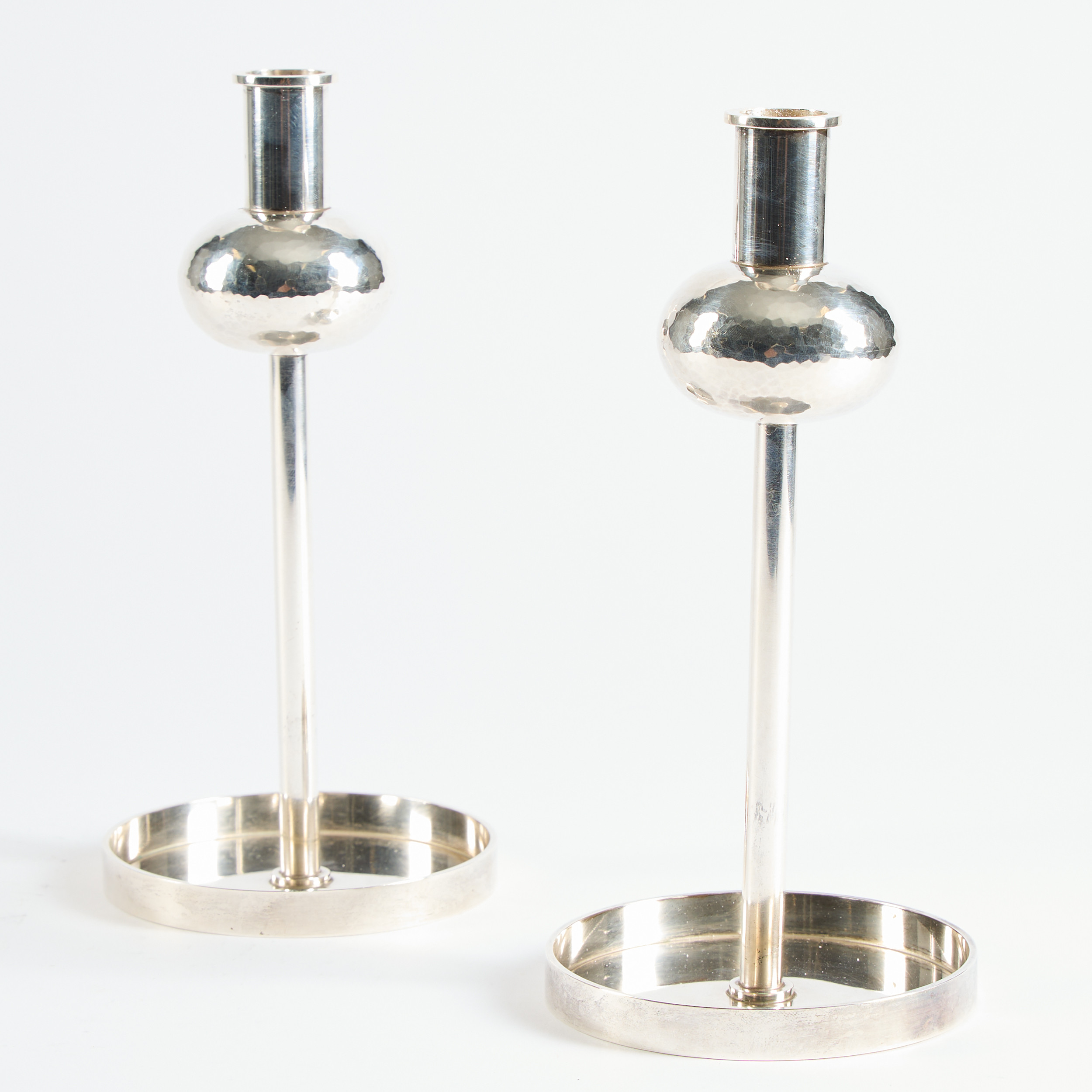 SIGURD PERSSON. Ljusstakar, ett par, silver, Stockholm, 1965.