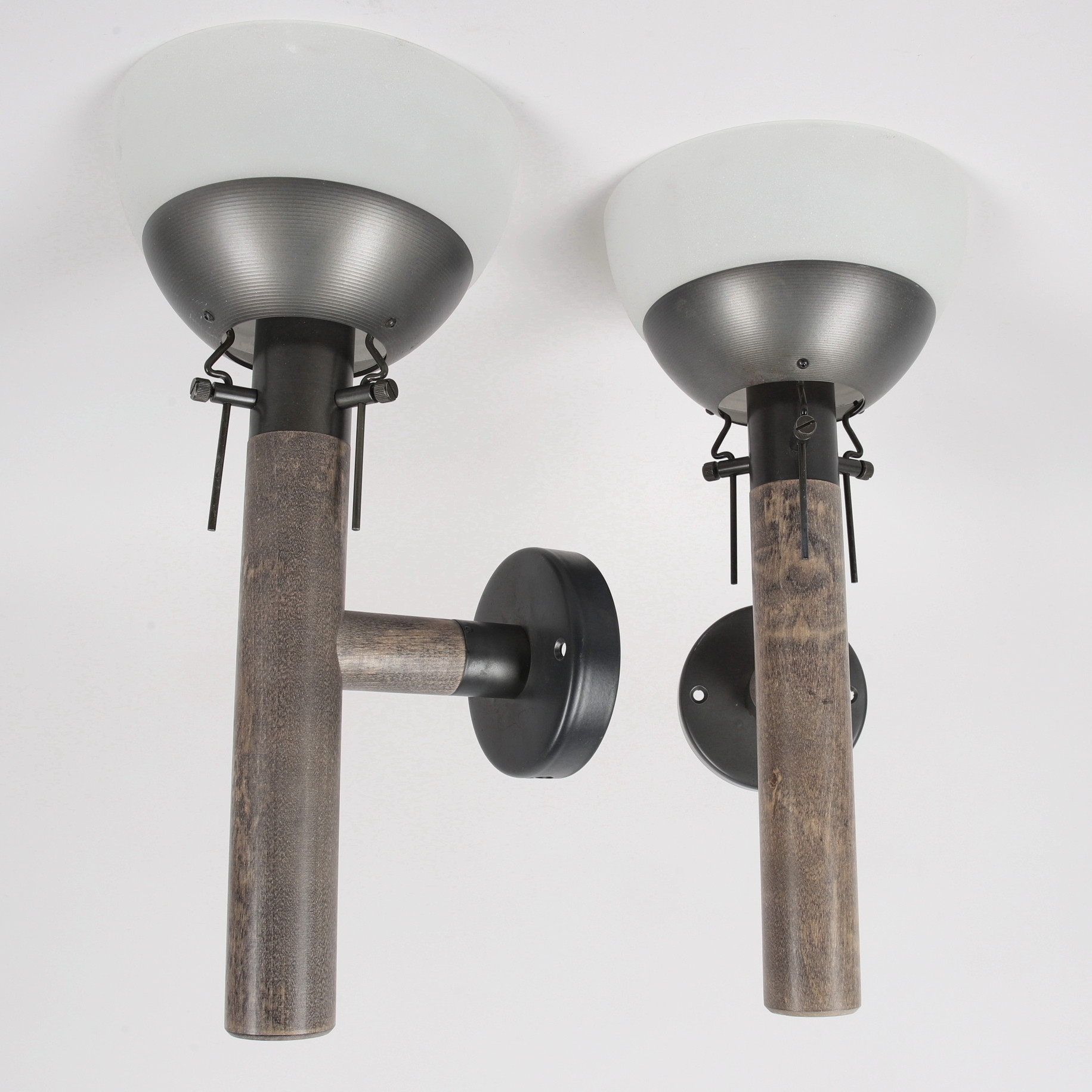 LARS BESSFELT. Vägglampetter, 2 st, uplight, glas/trä & metall, "Birka", Ateljé Lyktan, samtida.