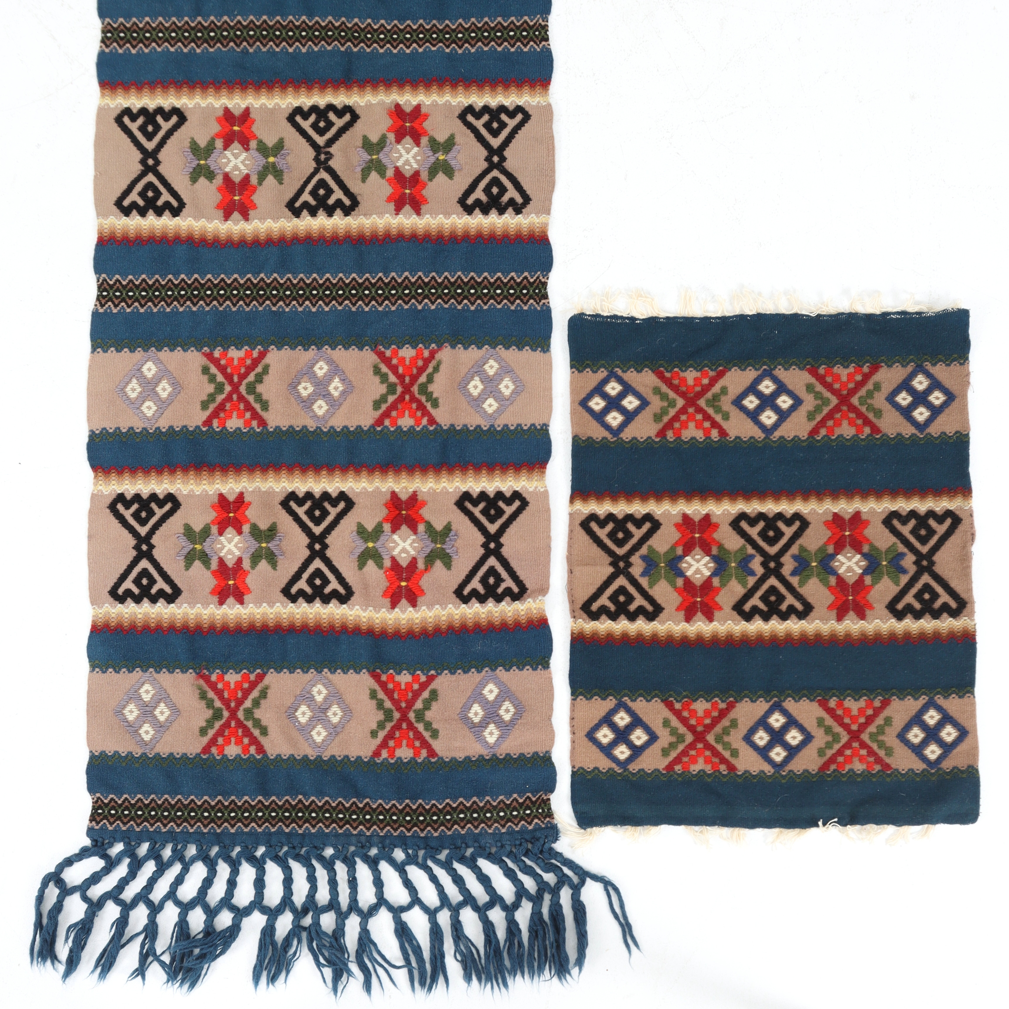DUKAR, 2 st, ull, allmogestil, 1900-tal.