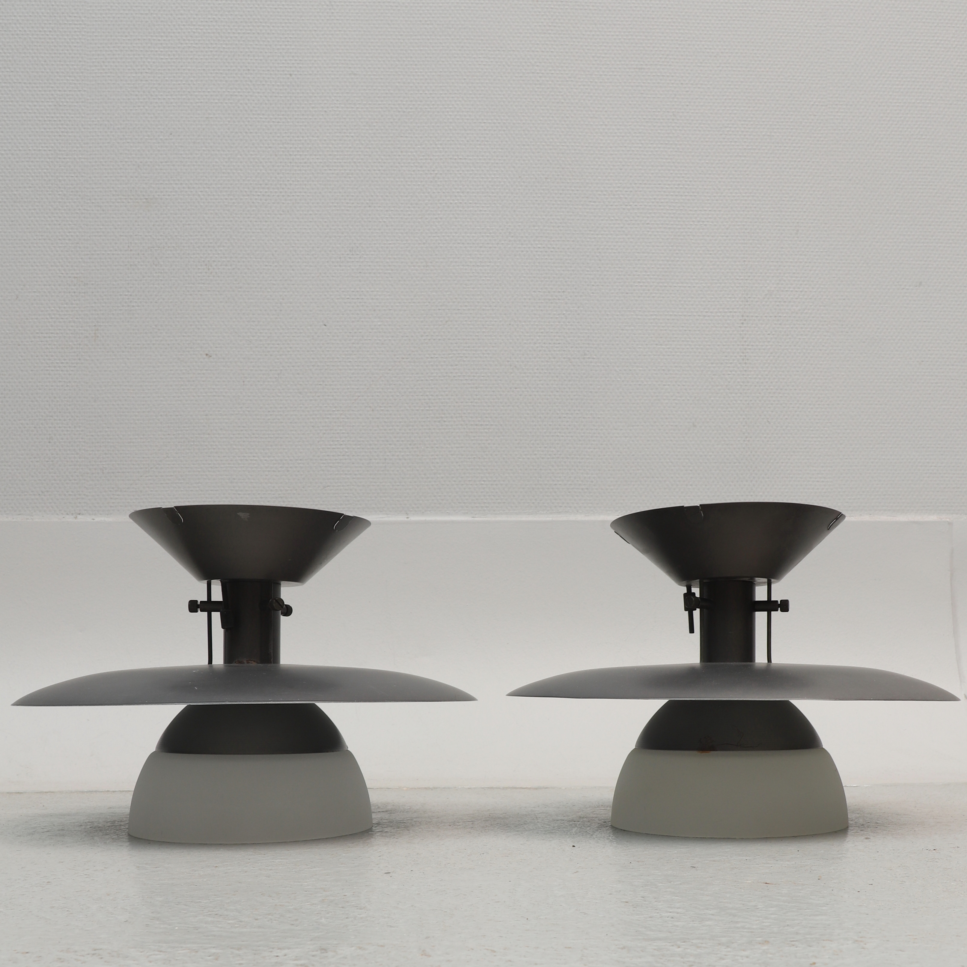 LARS BESSFELT. Taklampor, 2 st, glas & metall, "Birka", Ateljé Lyktan, samtida.